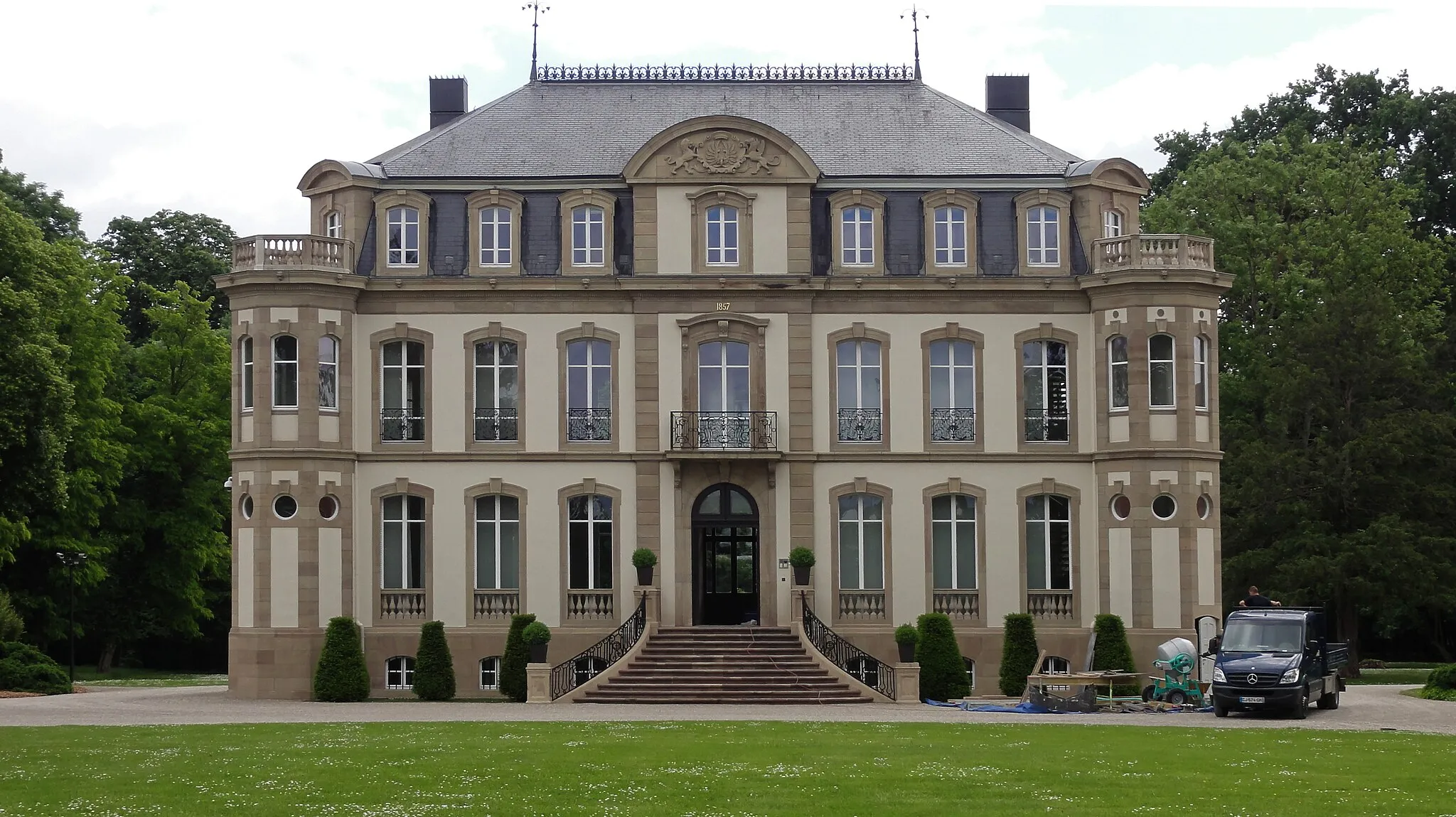 Photo showing: Alsace, Bas-Rhin, Dorlisheim, Château Saint-Jean (1857) ou château Bugatti (IA67011214, IA67011213).