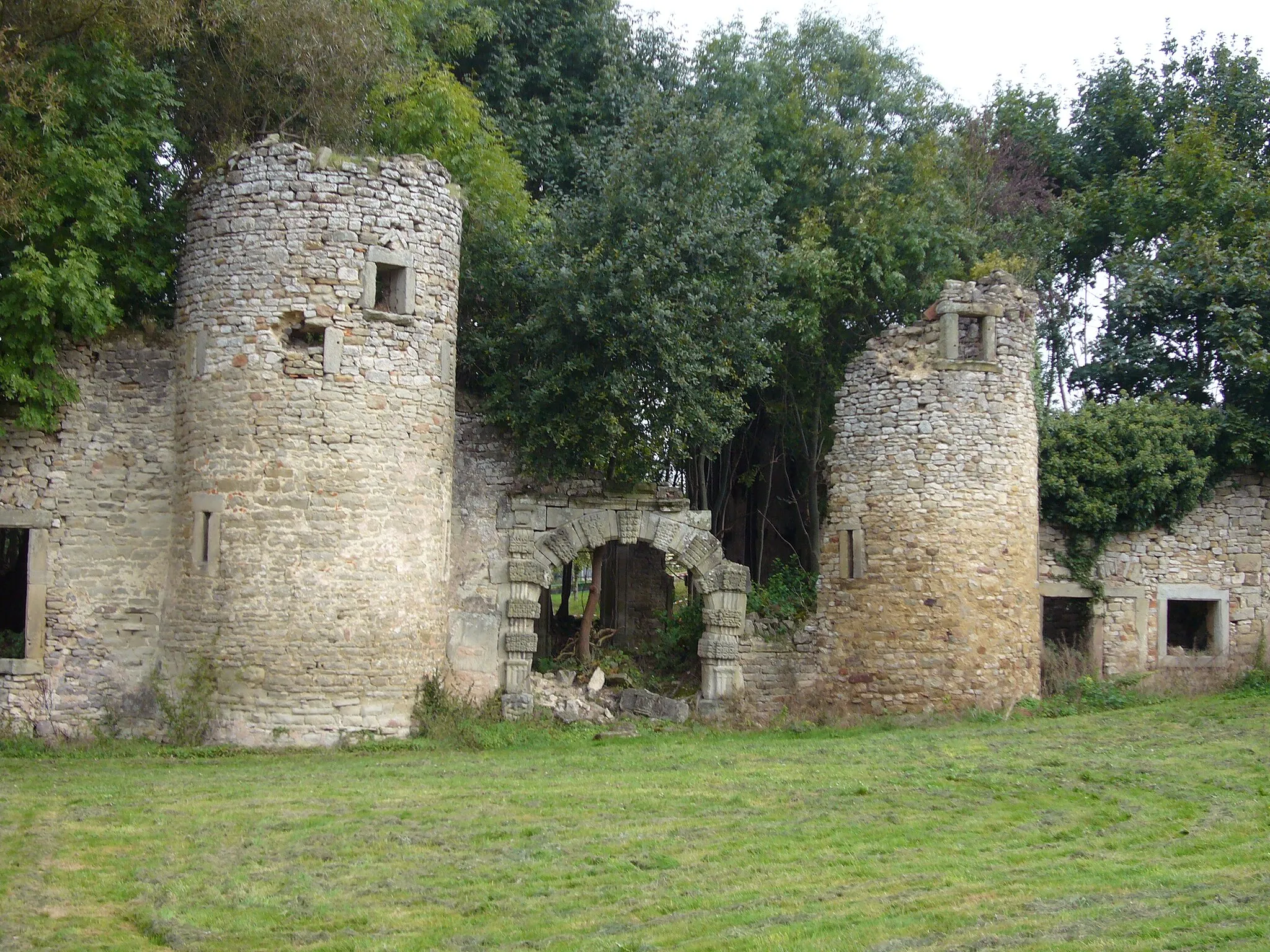 Photo showing: The ruins of Hellering Castel