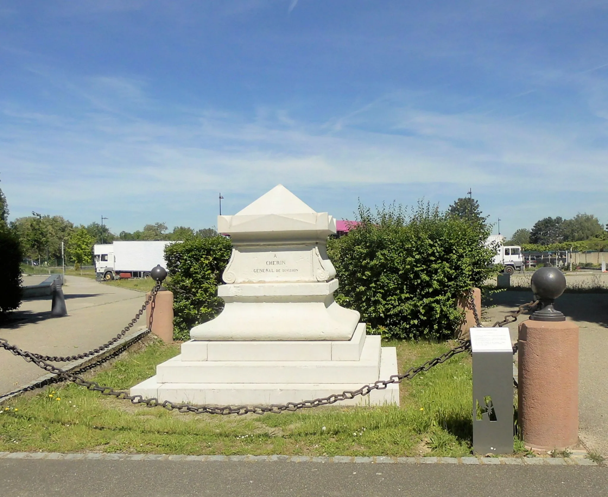 Photo showing: Le monument du Général Louis Nicolas Hyacinthe Chérin à Huningue