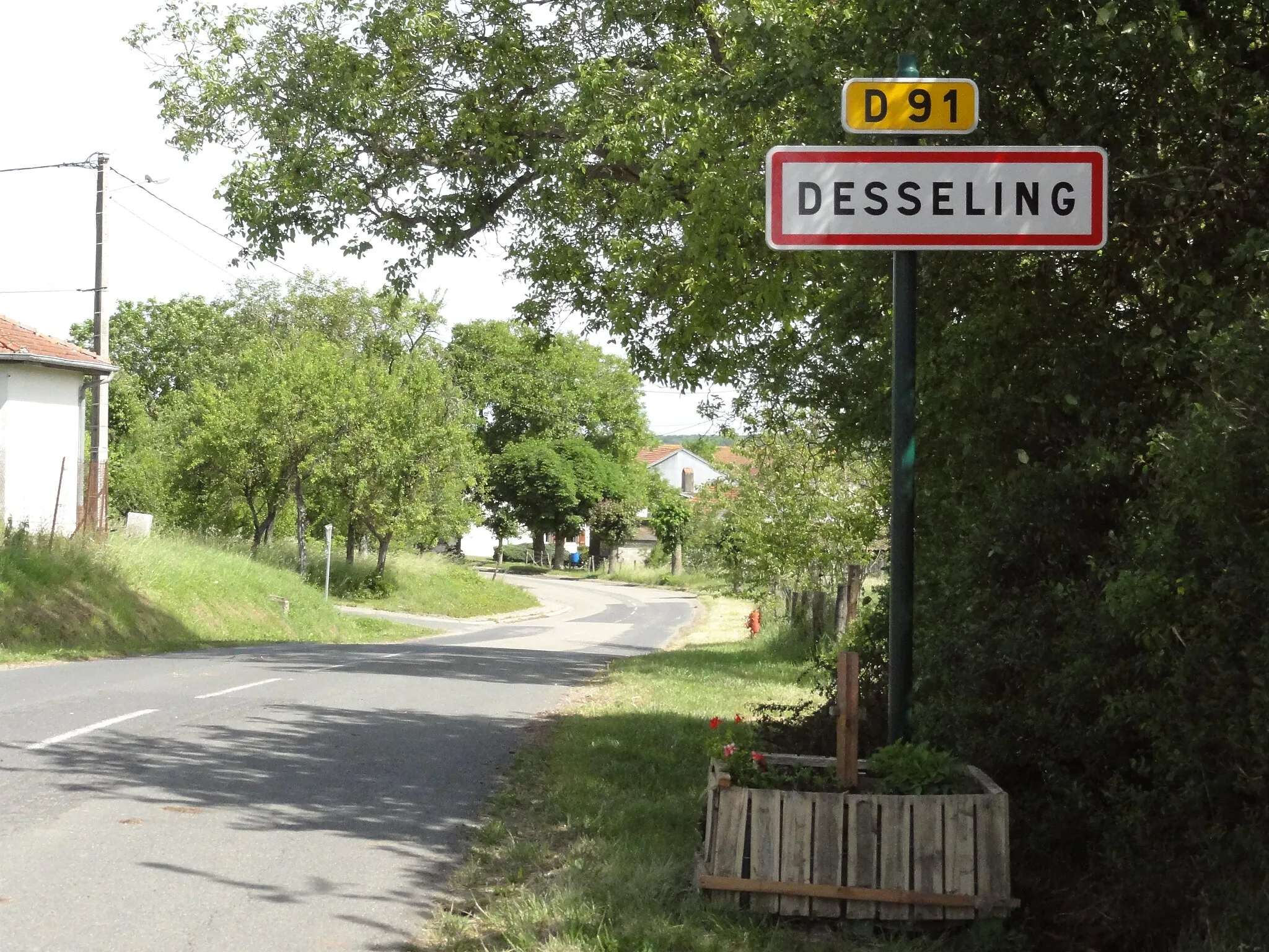 Photo showing: Desseling (Moselle) city limit sign