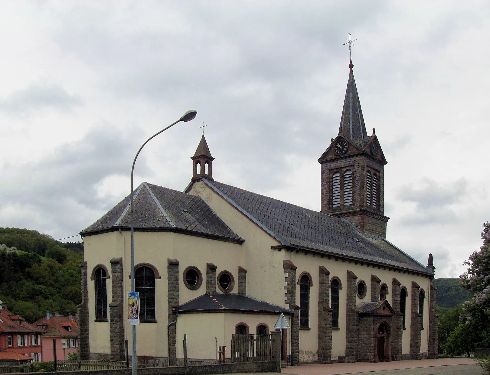 Photo showing: L'église Sainte-Richarde d'Hachimette, commune de Lapoutroie, côté sud-ouest