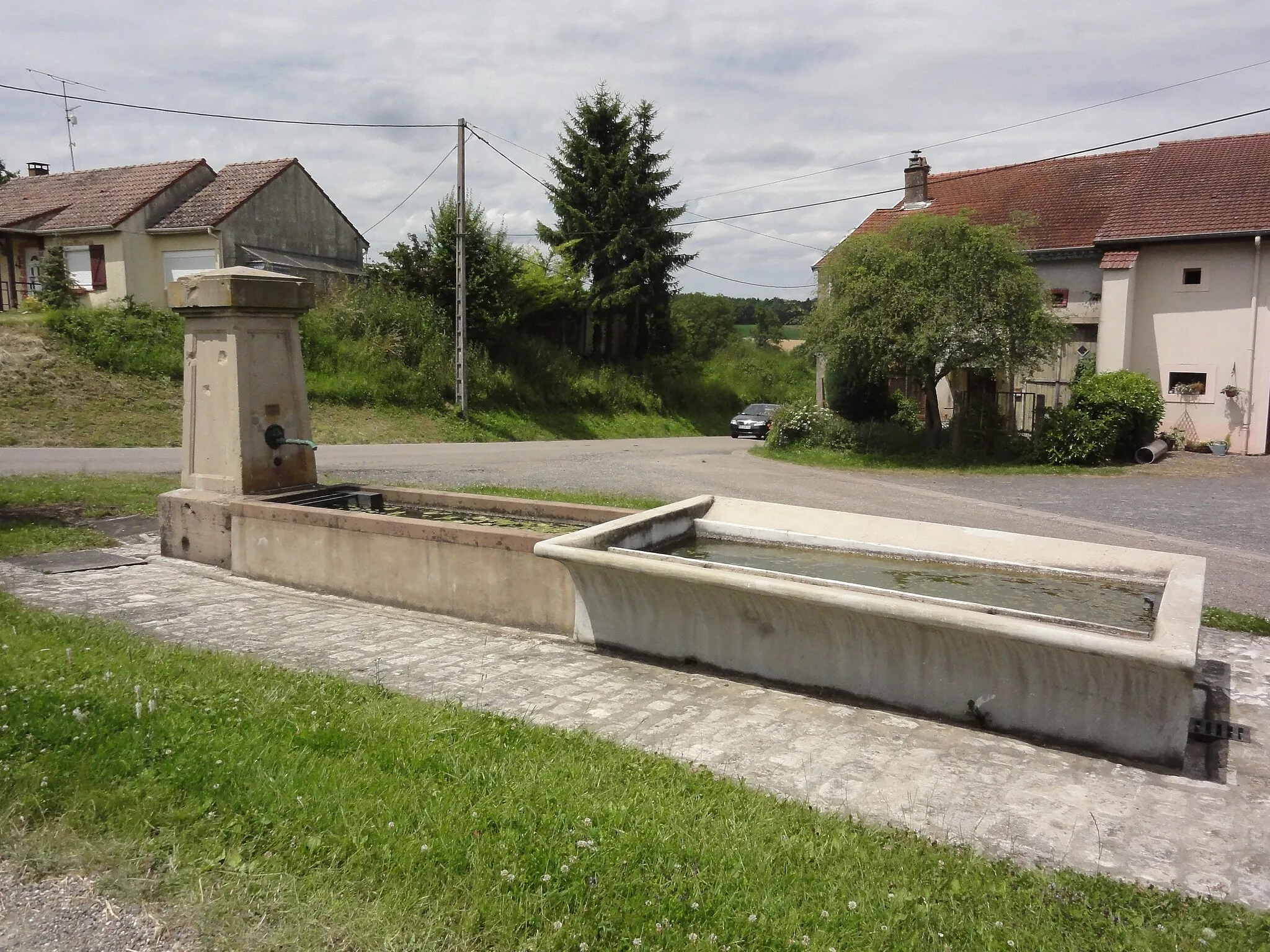 Photo showing: Halloville (M-et-M) fontaine