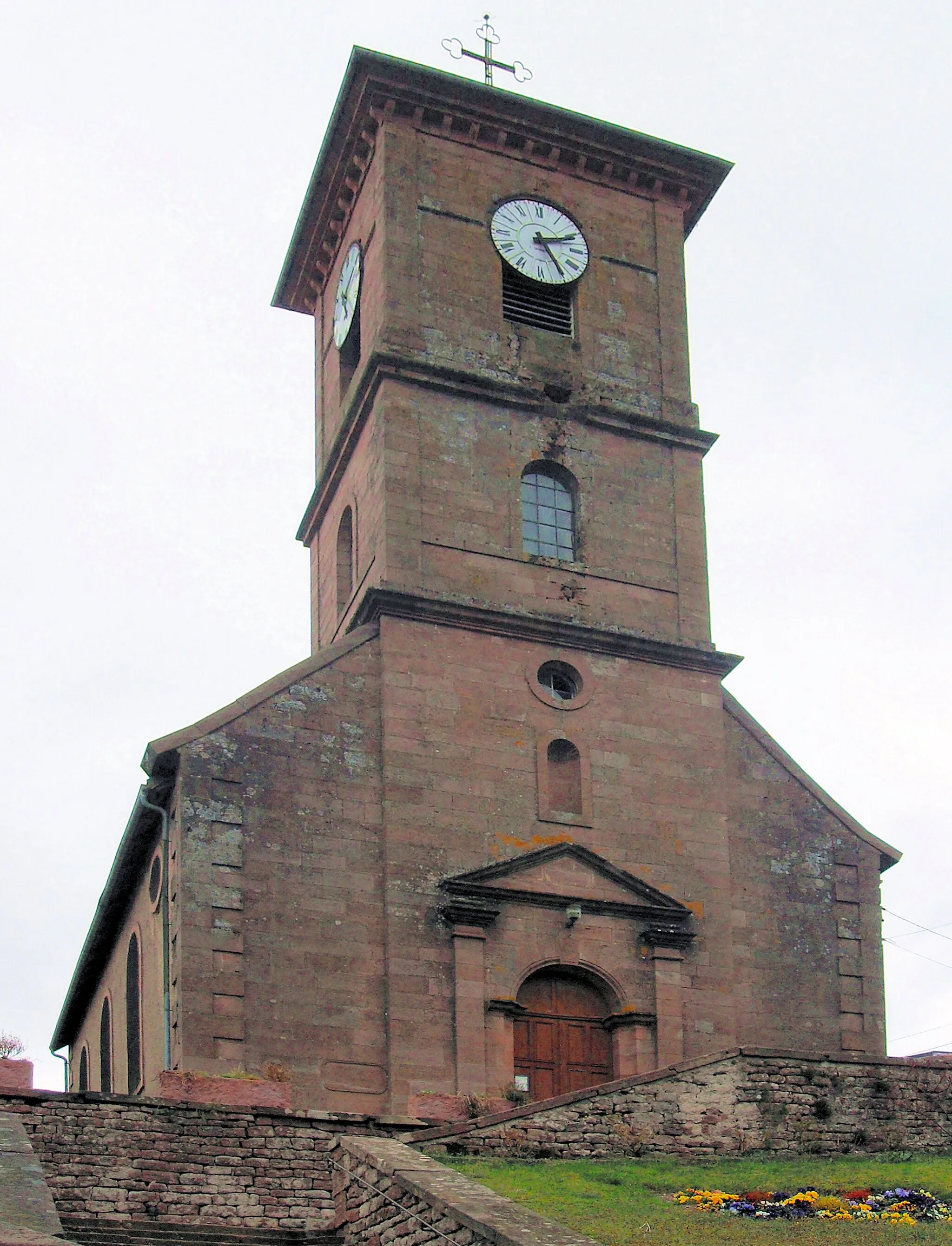 Photo showing: L'église Saint-Léonard d'Allarmont, côté ouest