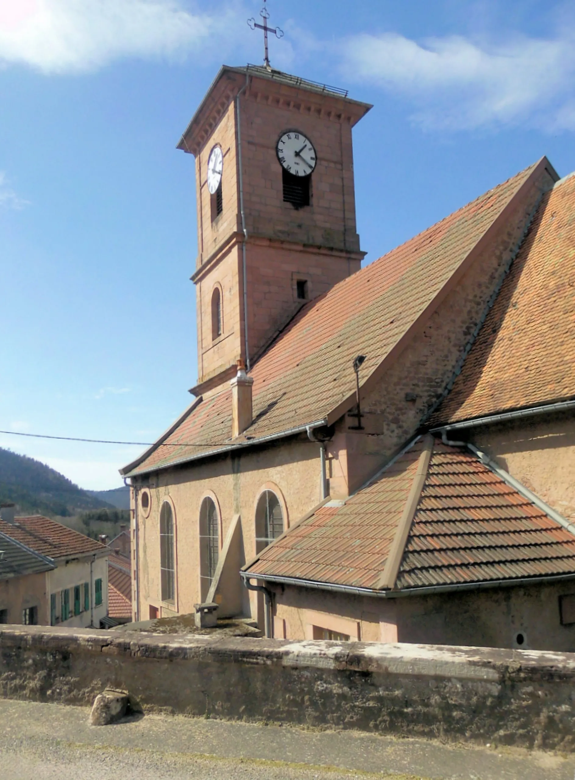 Photo showing: L'église Saint-Léonard d'Allarmont, côté est