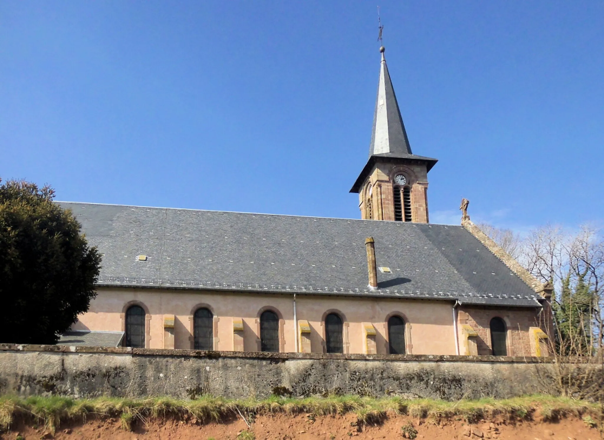 Photo showing: L'église Saint-Grégoire de Launois à Ban-de-Sapt, côté sud-est