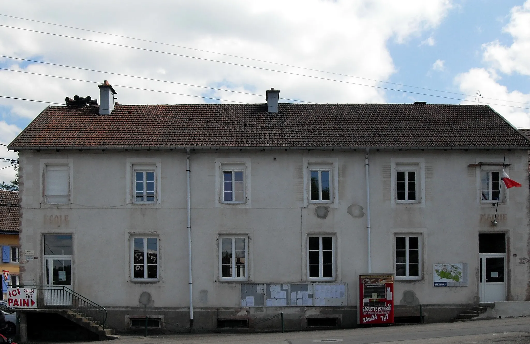 Photo showing: La mairie-école de Mandray