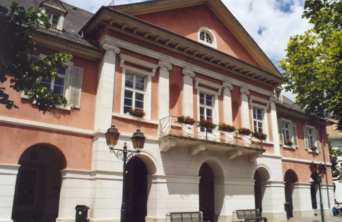 Photo showing: Das Schopfheimer Rathaus im Weinbrenner-Stil (Vorderseite), erbaut 1826.
