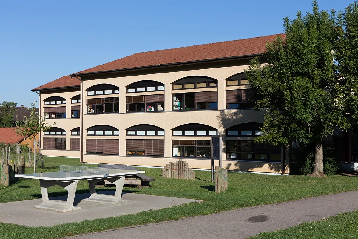 Photo showing: L'école primaire de Cornol (JU)