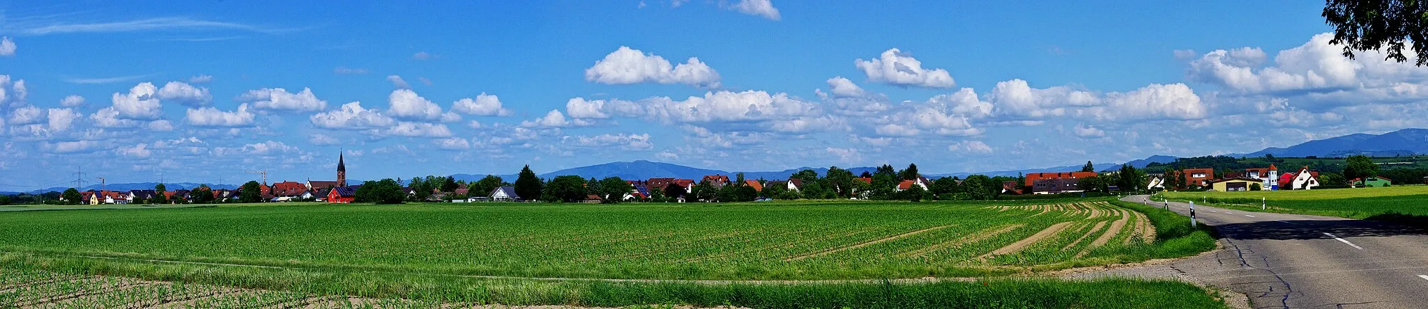 Photo showing: Panoramaaufnahme der Ortschaft Gündlingen bei Breisach