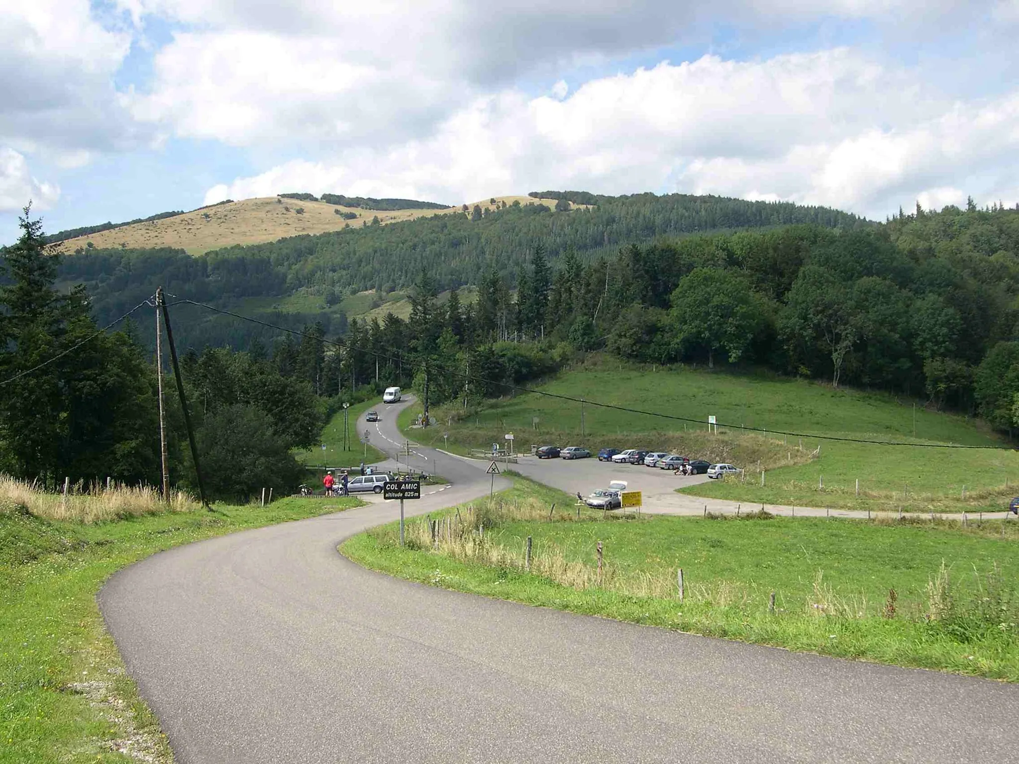Photo showing: Vue sur le Col Amic , 828 m, en direction du Grand Ballon, Haut-Rhin, Massif des Vosges.