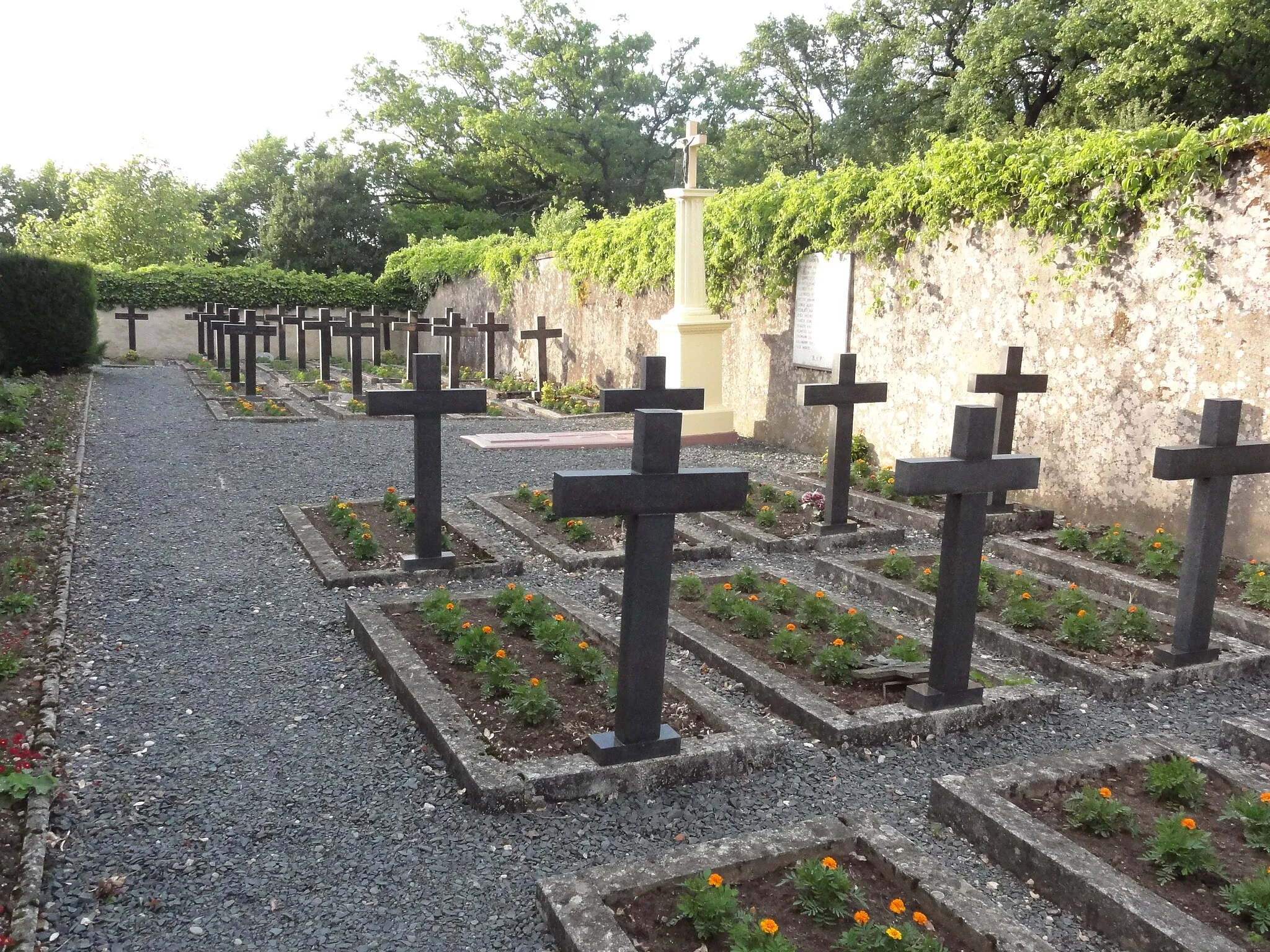 Photo showing: Dolving (Moselle) Couvent de Saint-Ulrich, cimetière