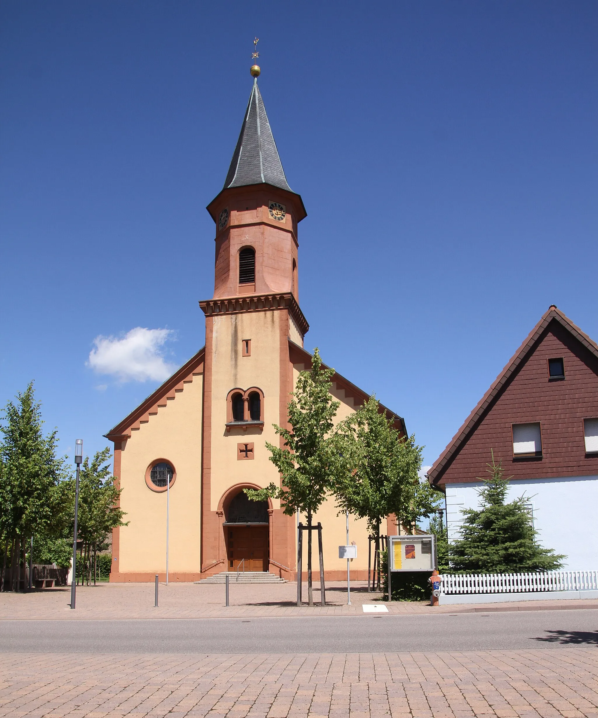 Photo showing: Church of the Exaltation of the Holy Cross in Steinmauern.