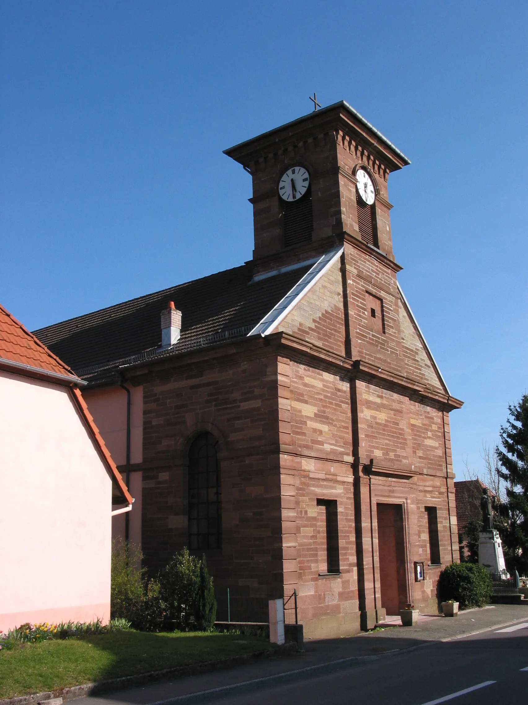 Photo showing: Eglise paroissiale consacrée à Sainte-Suzanne