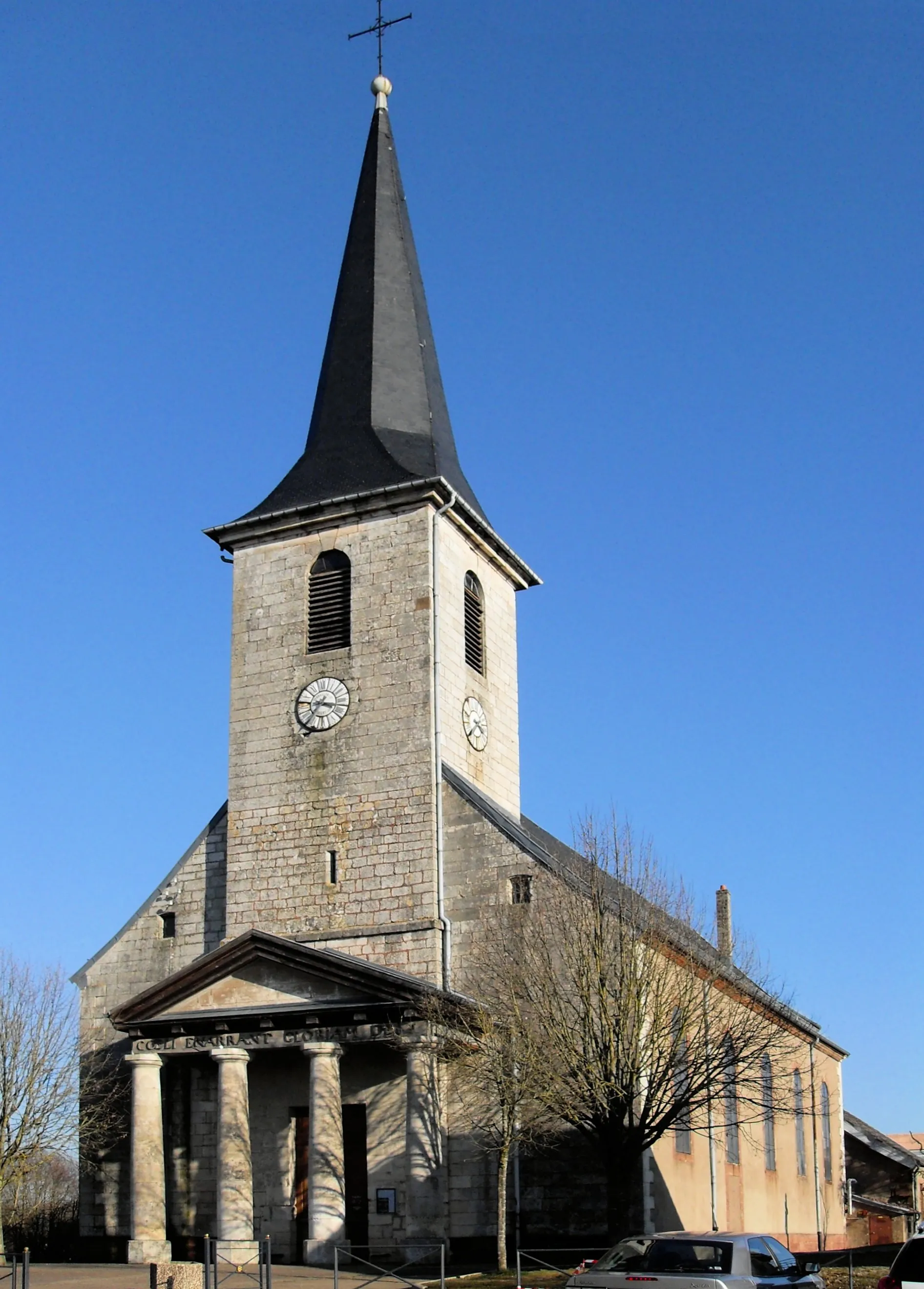 Photo showing: L'église de l'Exaltation-de-la-Sainte-Croix à Chèvremont, côté ouest