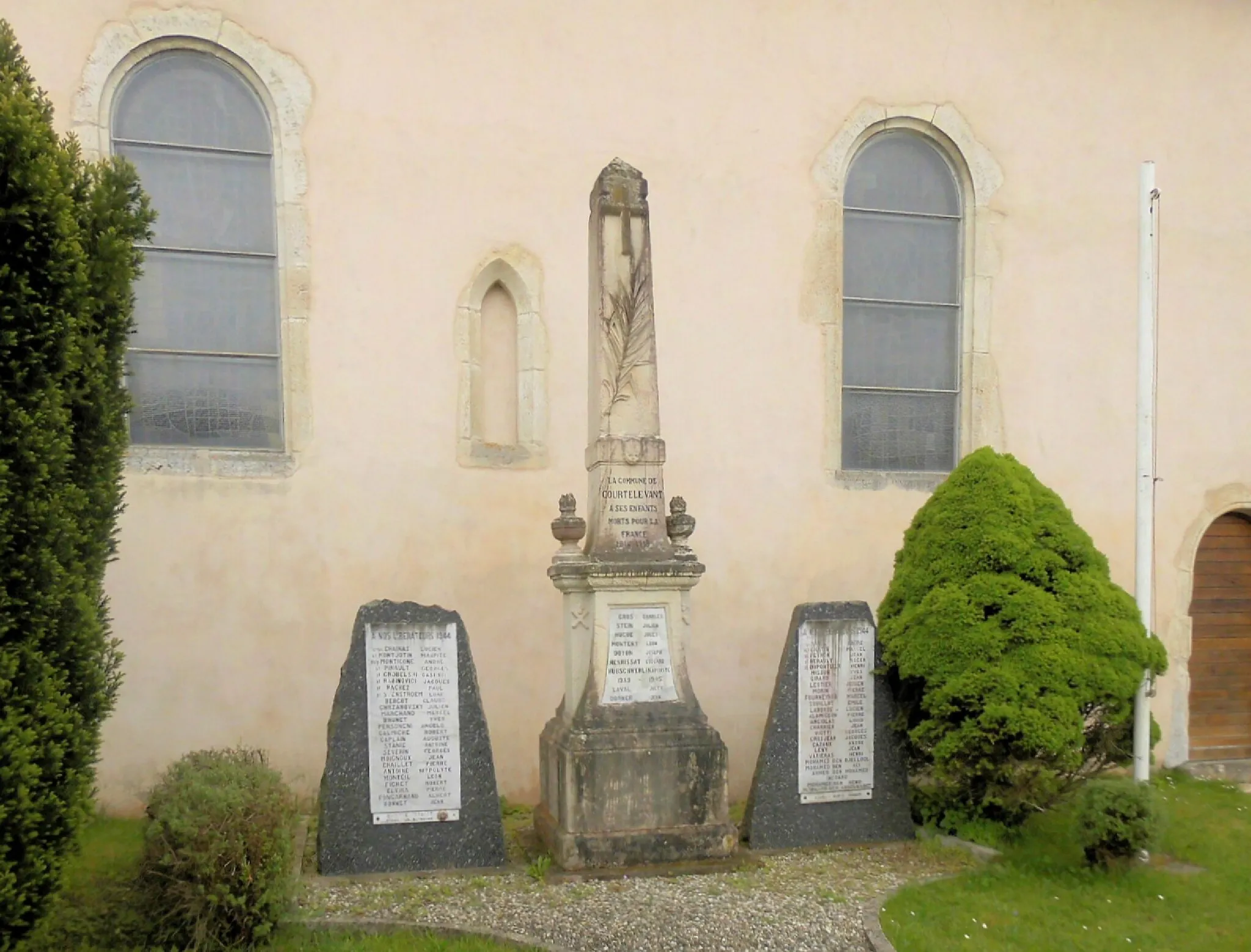 Photo showing: Le monument aux morts à Courtelevant