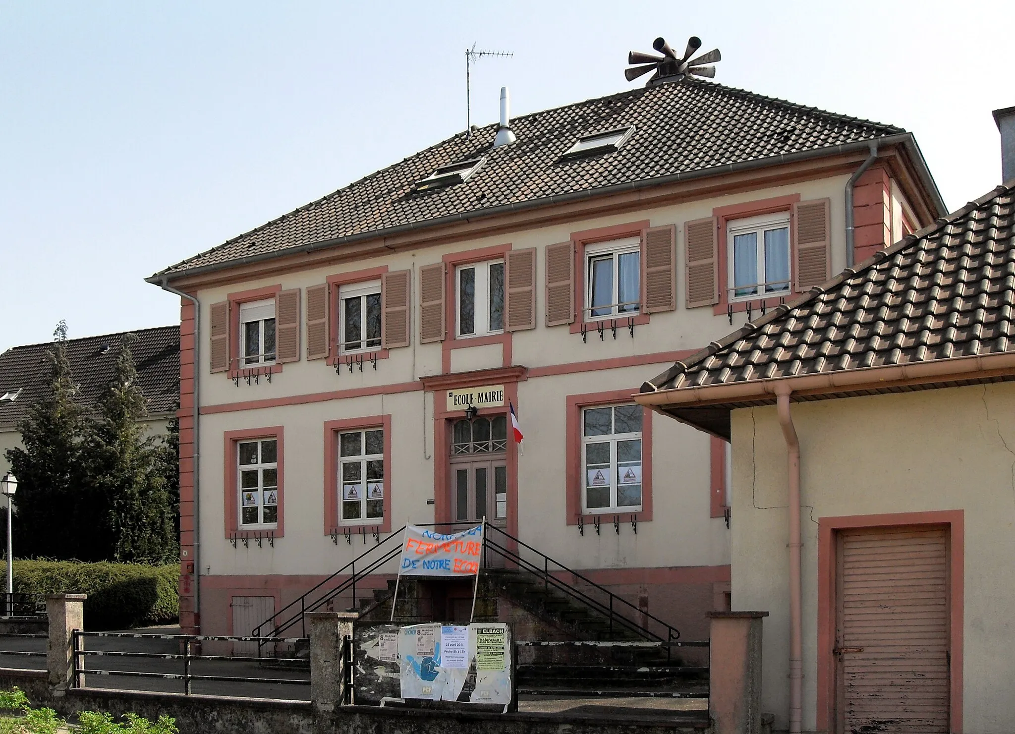 Photo showing: La mairie-école de Vauthiermont