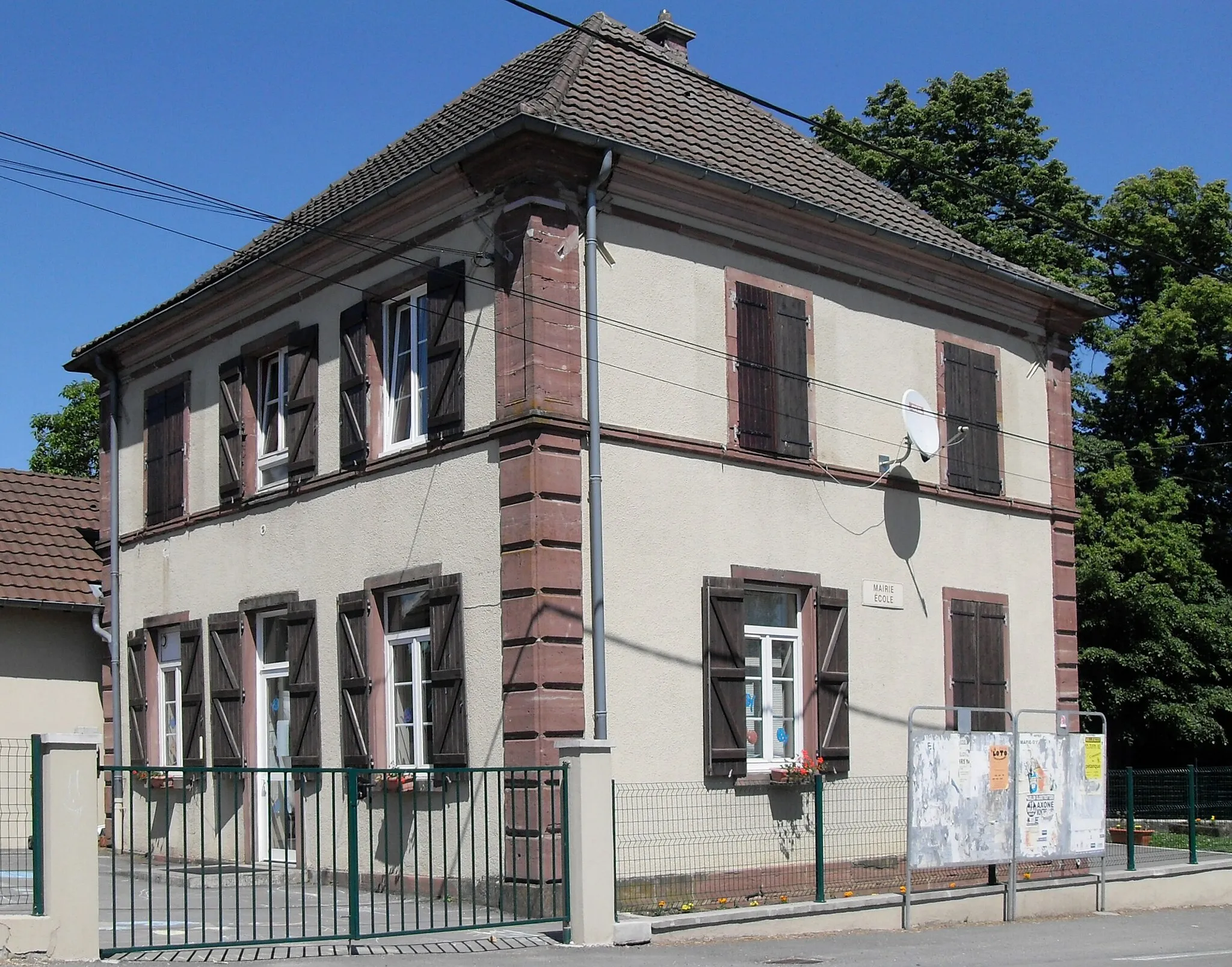 Photo showing: La mairie-école de Vellescot