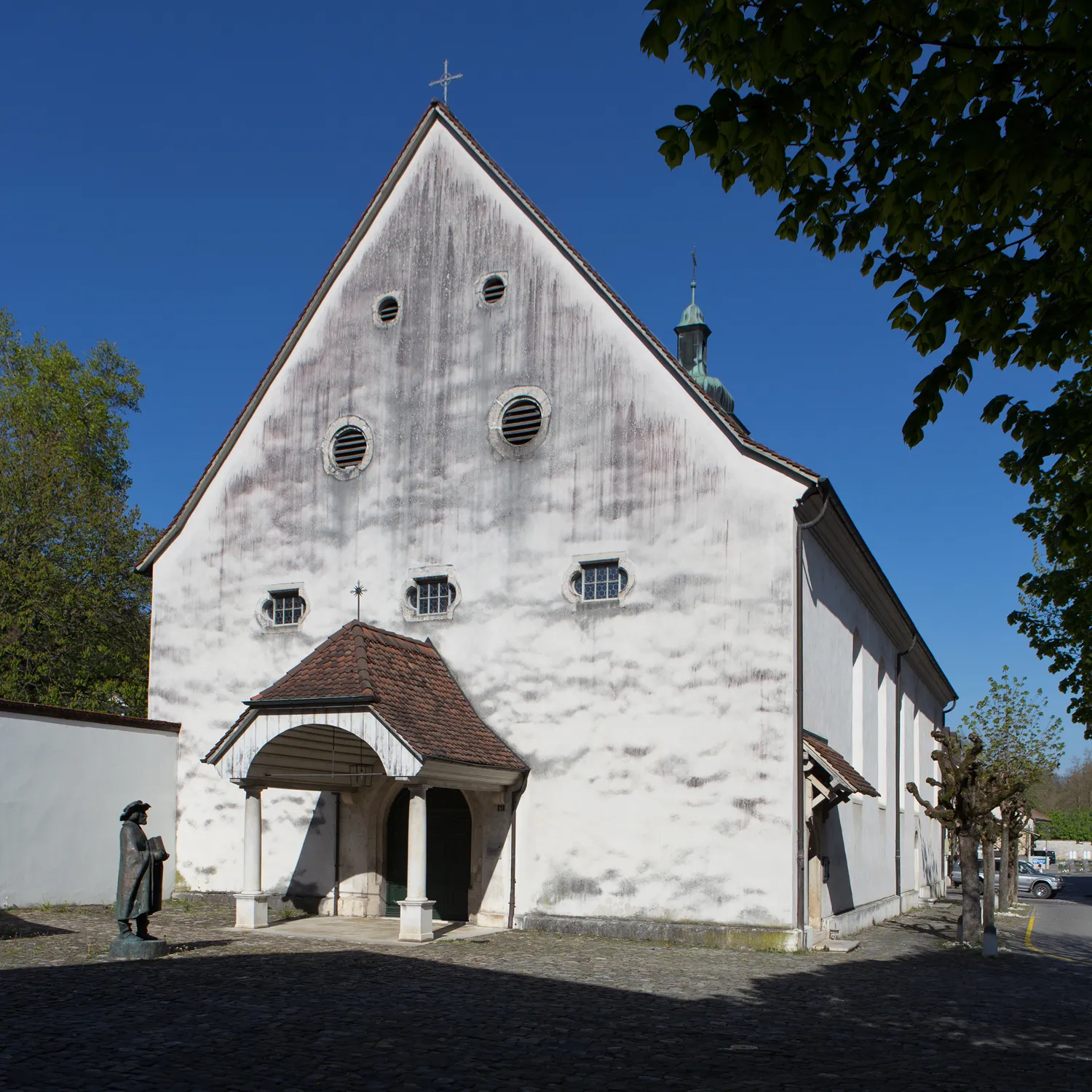 Photo showing: Katharinenkirche mit Statue des Helias Helye in Laufen (BL)