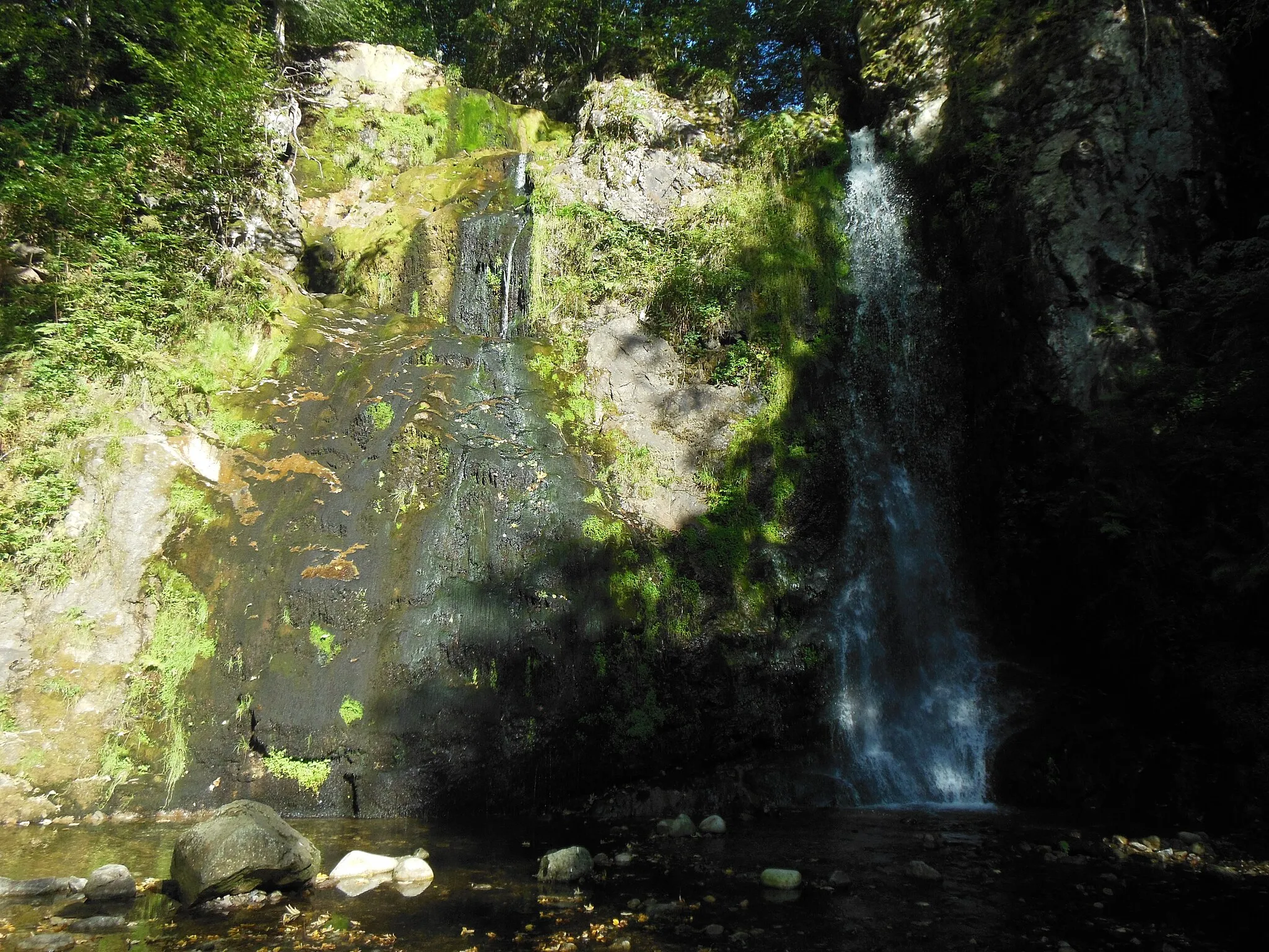 Photo showing: Vue frontale de la cascade