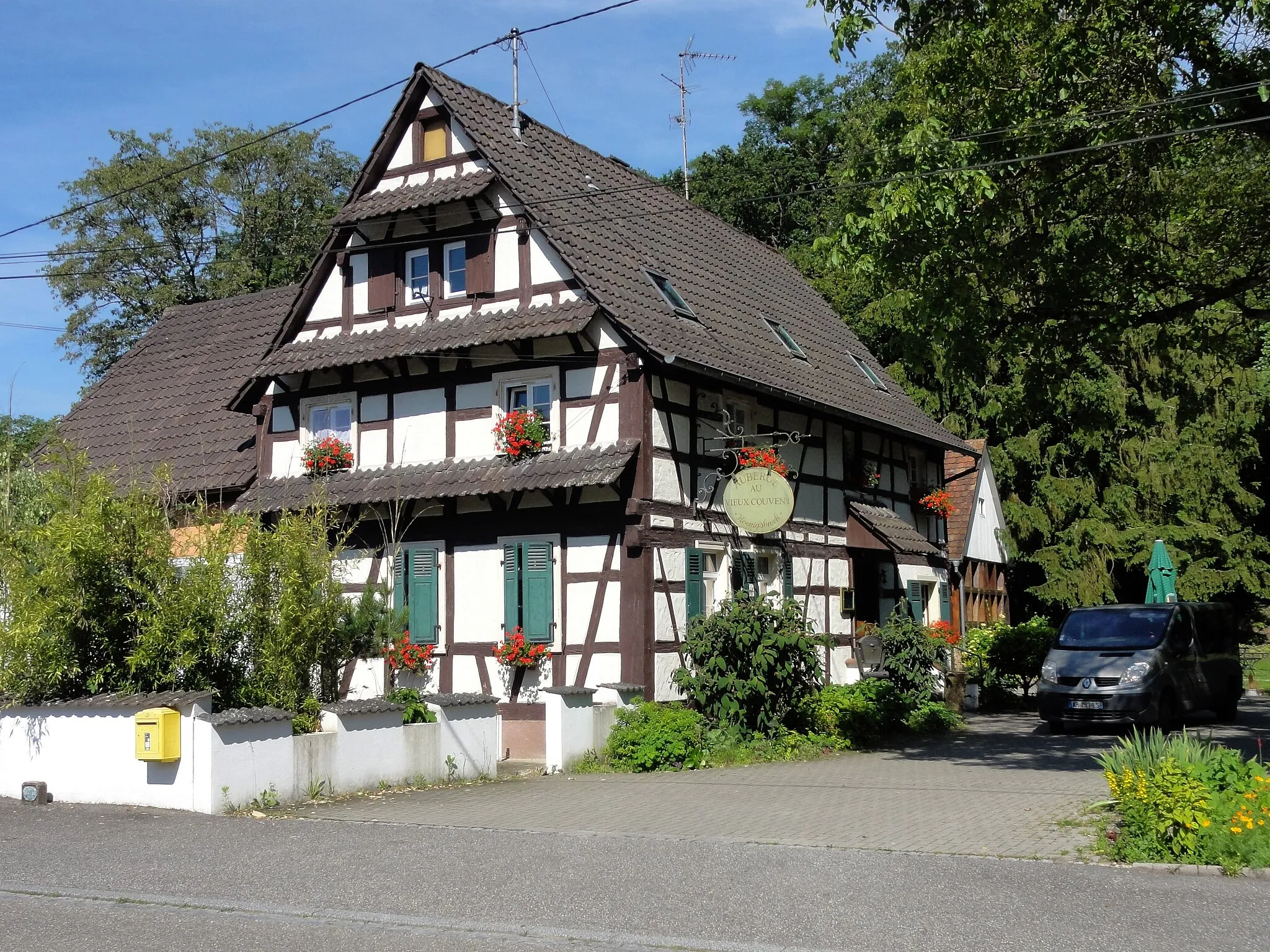 Photo showing: This building is indexed in the base Mérimée, a database of architectural heritage maintained by the French Ministry of Culture, under the reference IA00123705 .