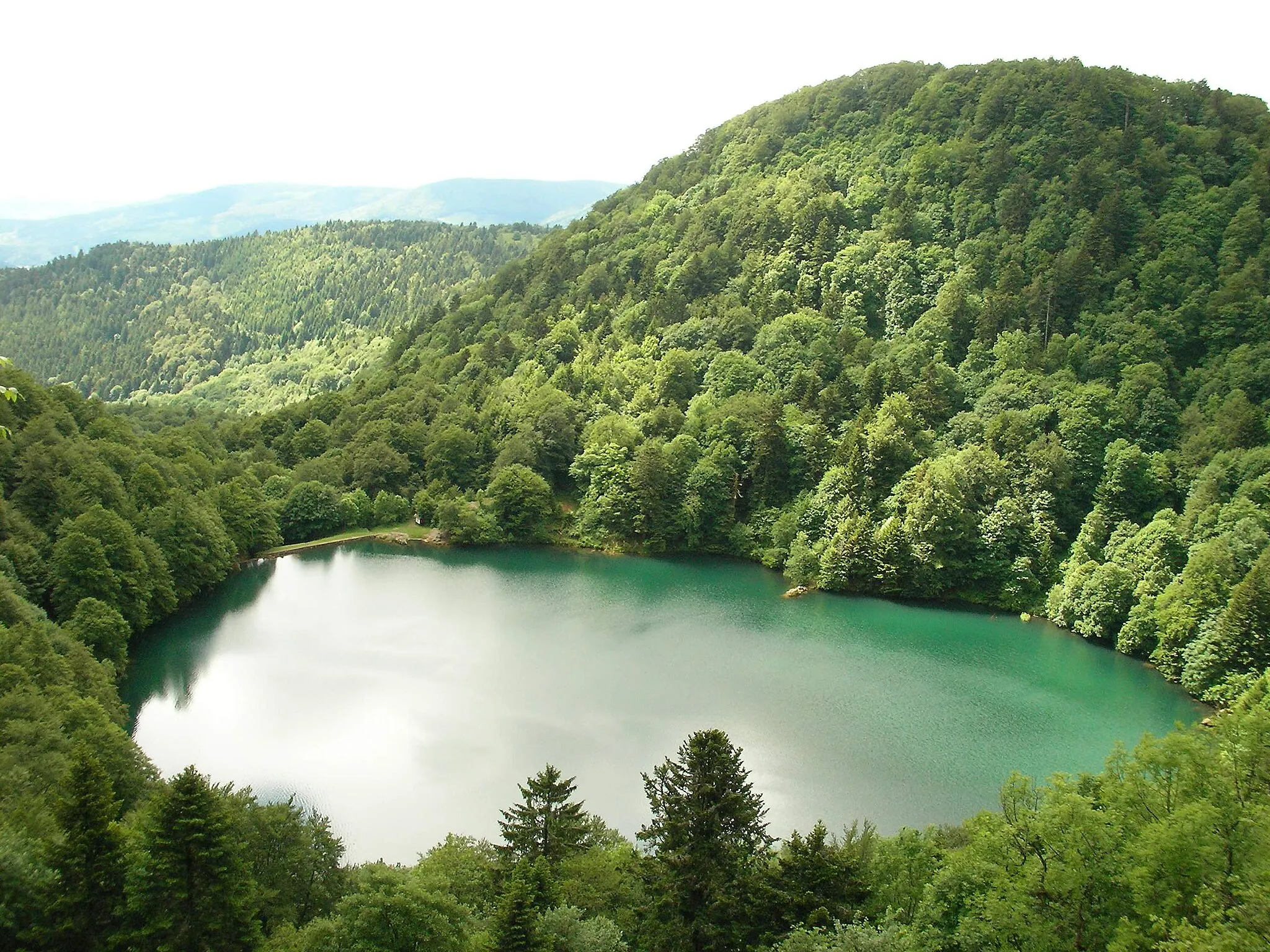 Photo showing: The perch lake, near the Ballon d'Alsace (Haut-Rhin, France).