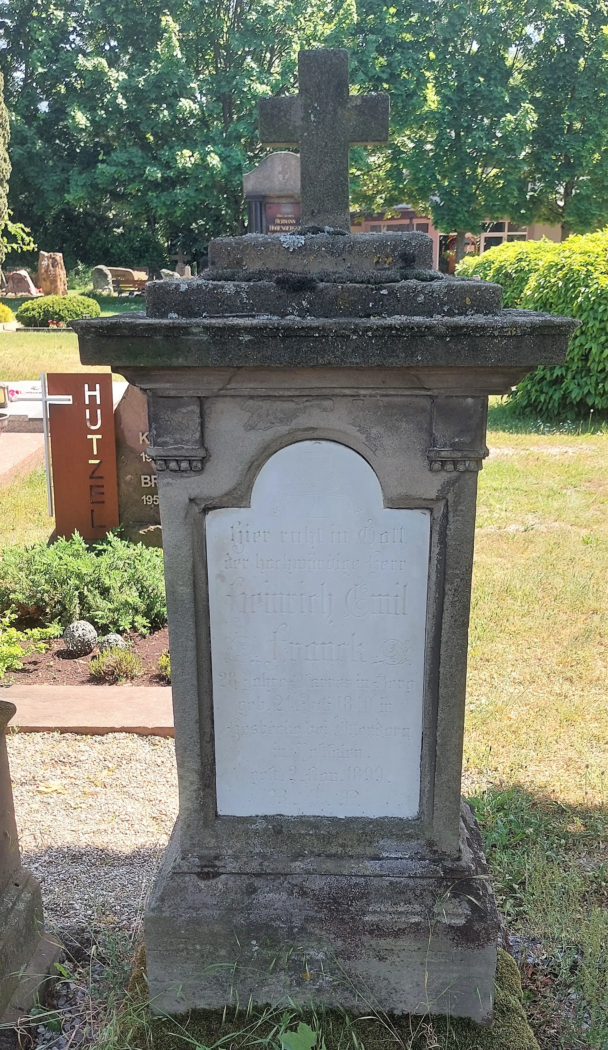 Photo showing: Ancienne pierre tombale dans le cimetière de Berg (Palatinat)