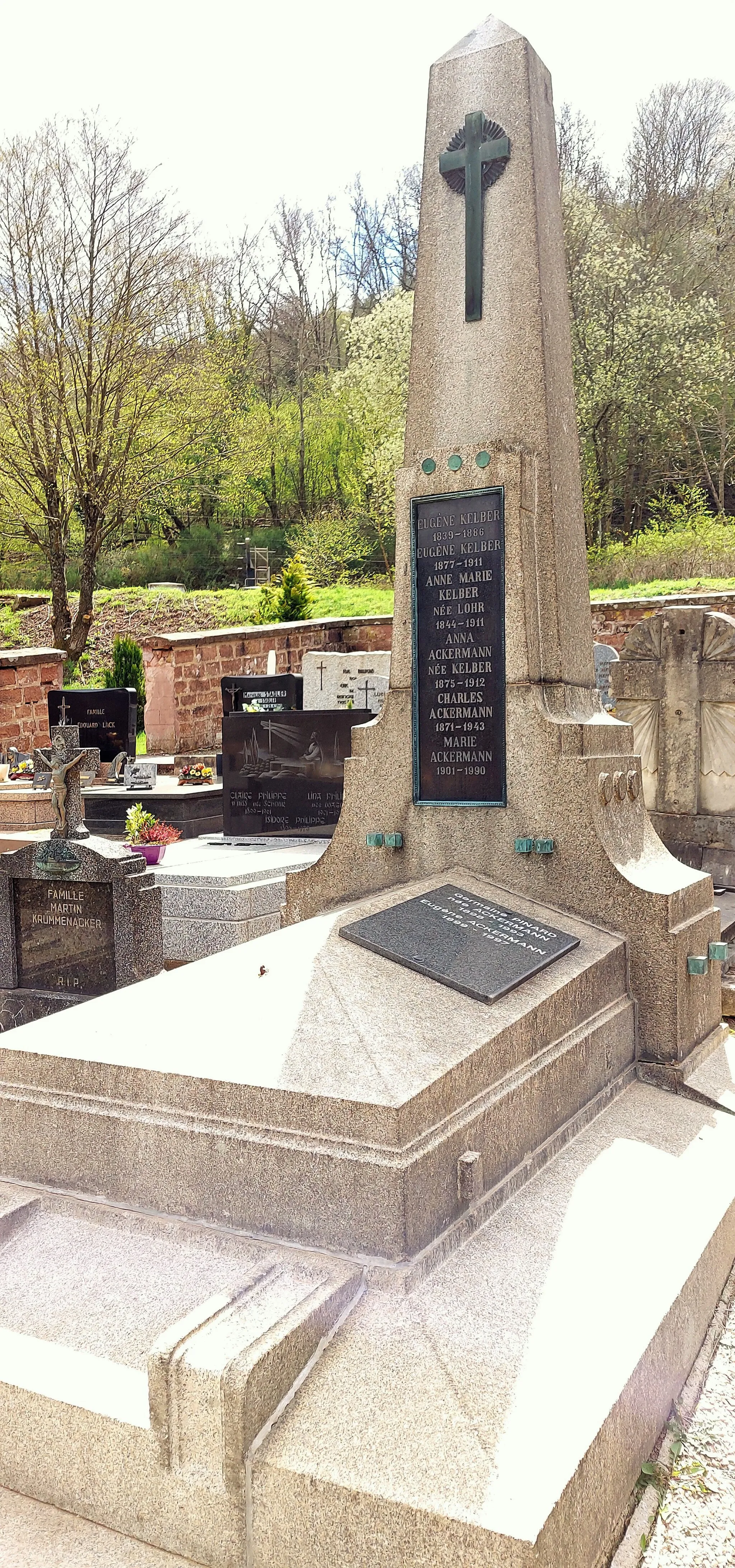 Photo showing: Ancienne pierre tombale du cimetière de Lutzelbourg
