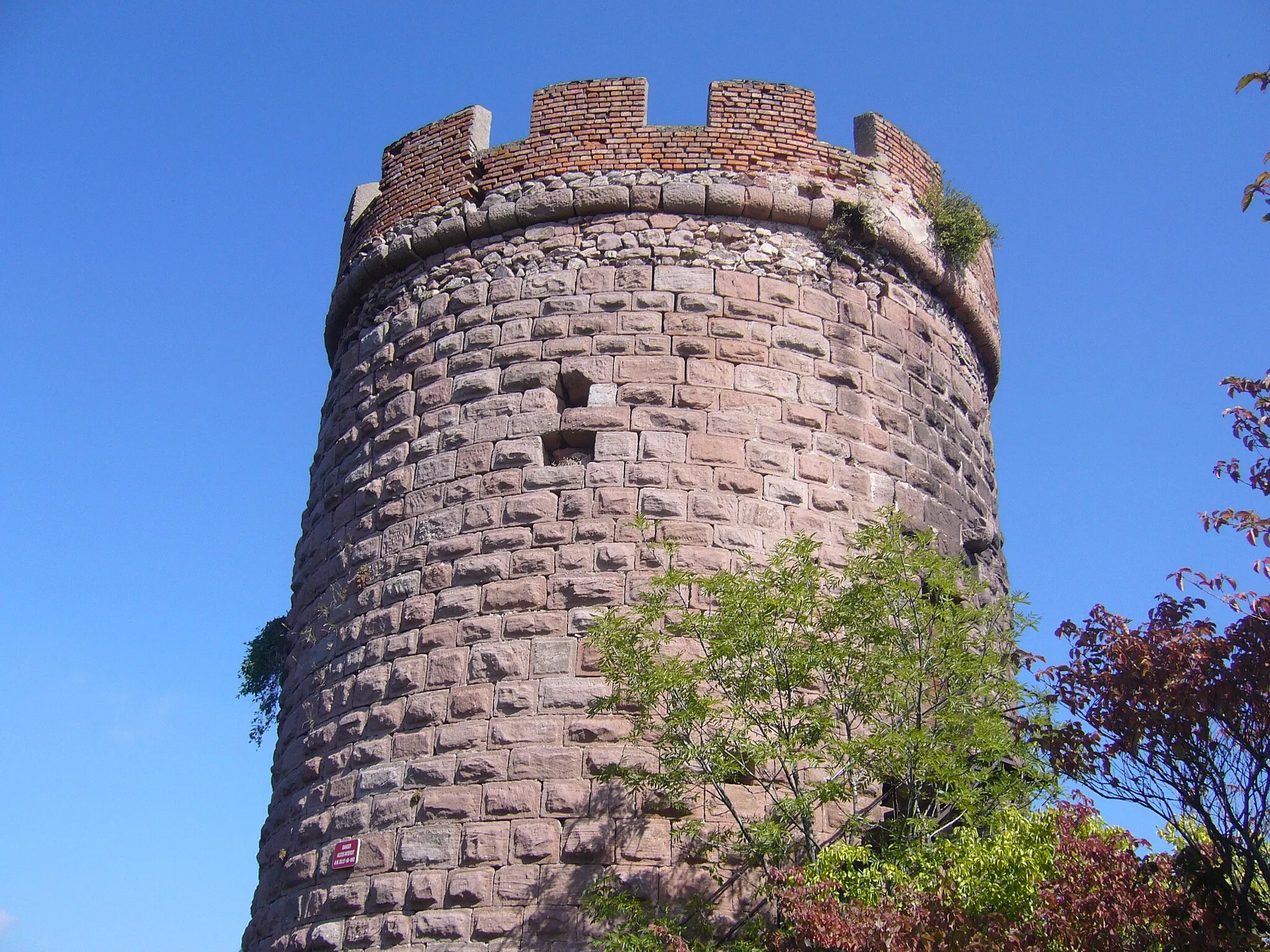 Photo showing: Donjon du Haut-Ribeaupierre