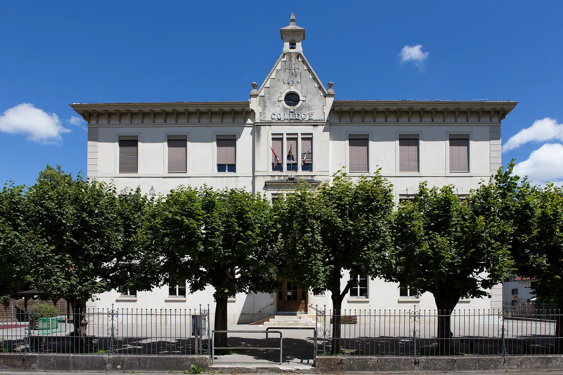 Photo showing: Schulhaus und Gemeindeverwaltung von Vendlincourt (JU)