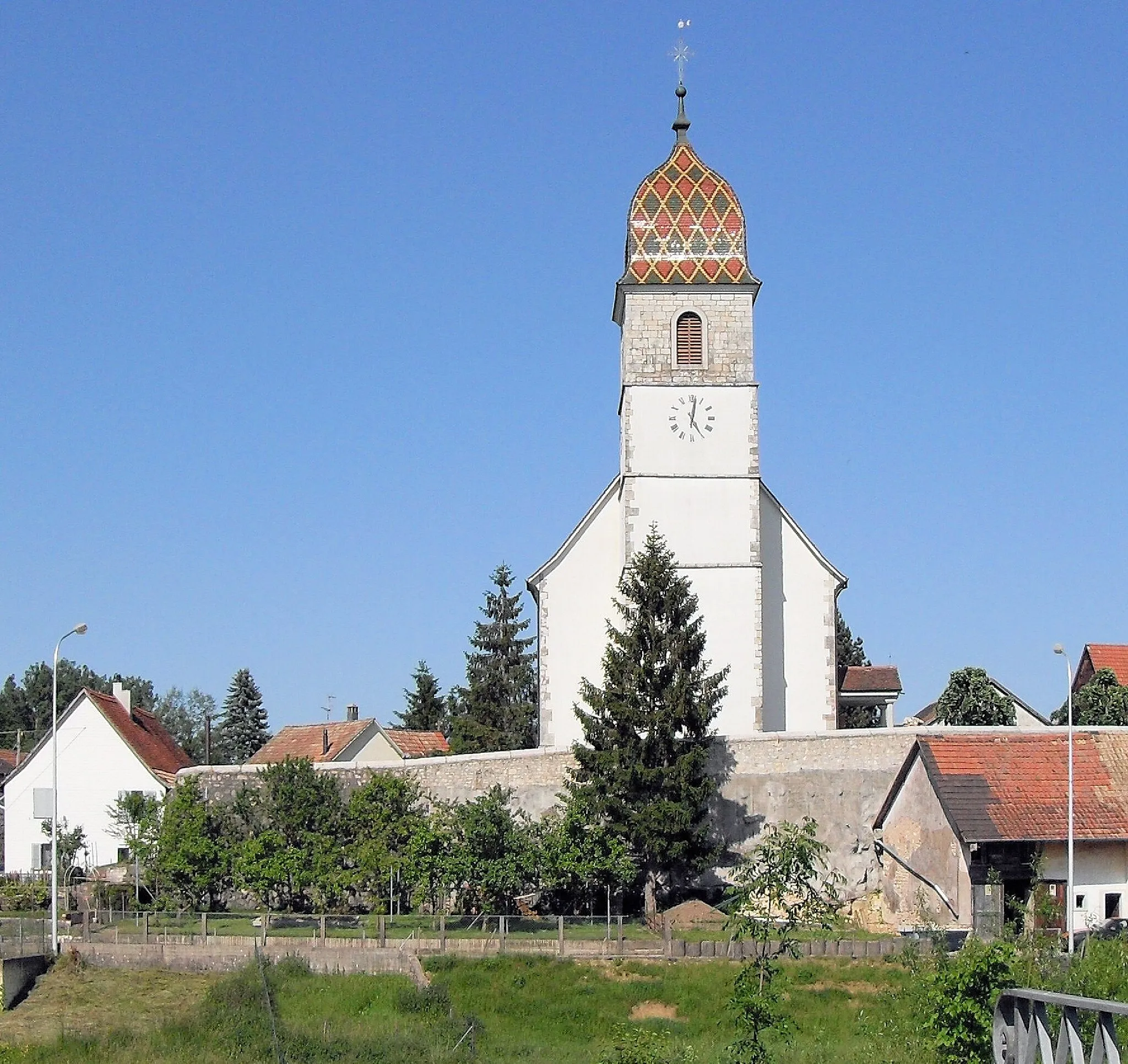 Photo showing: L'église Saint-Laurent à Bonfol, Suisse, côté sud-ouest