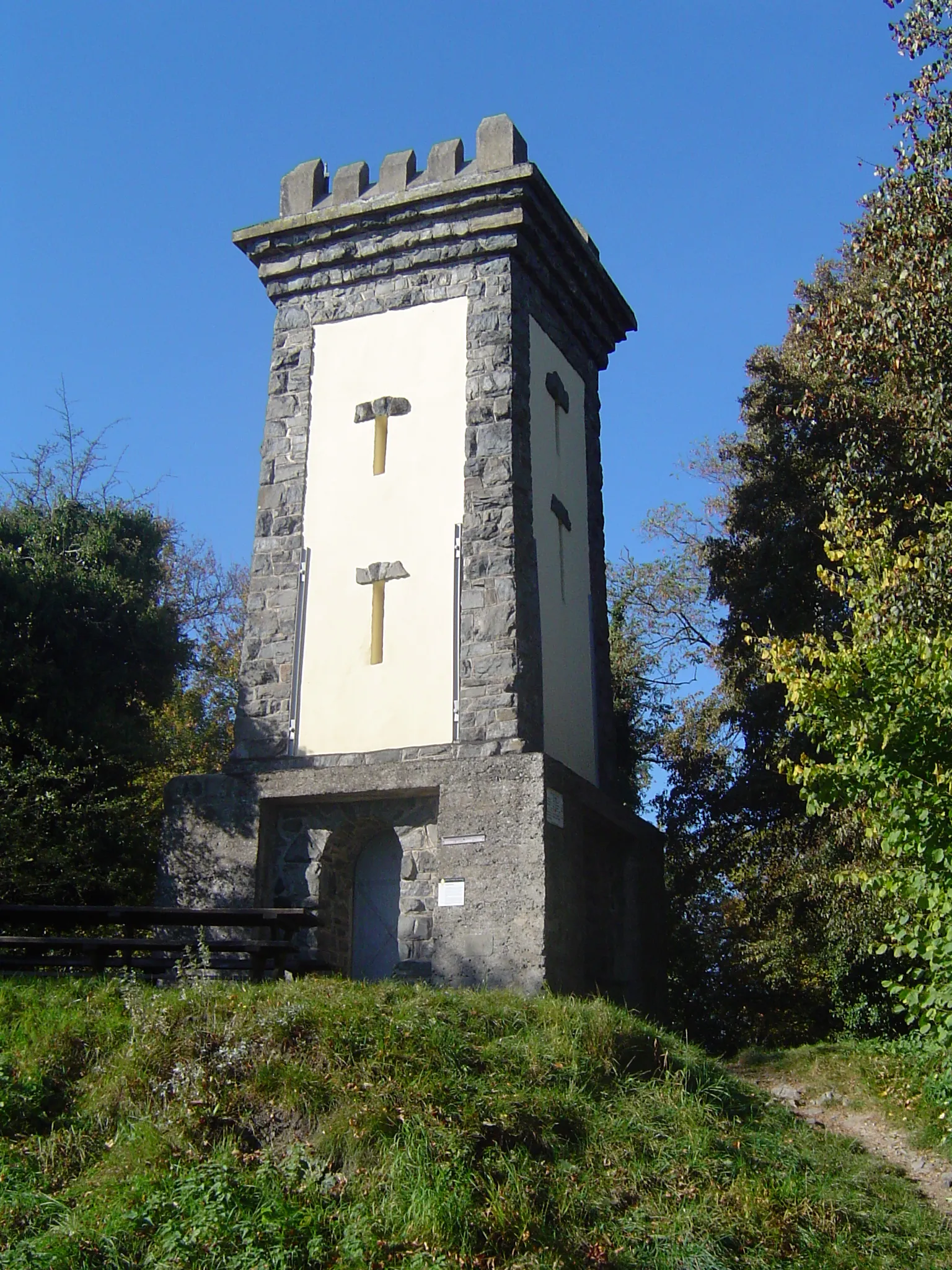 Photo showing: Observation tower "Neunlindenturm" at the Totenkopf mountain (Kaiserstuhl)