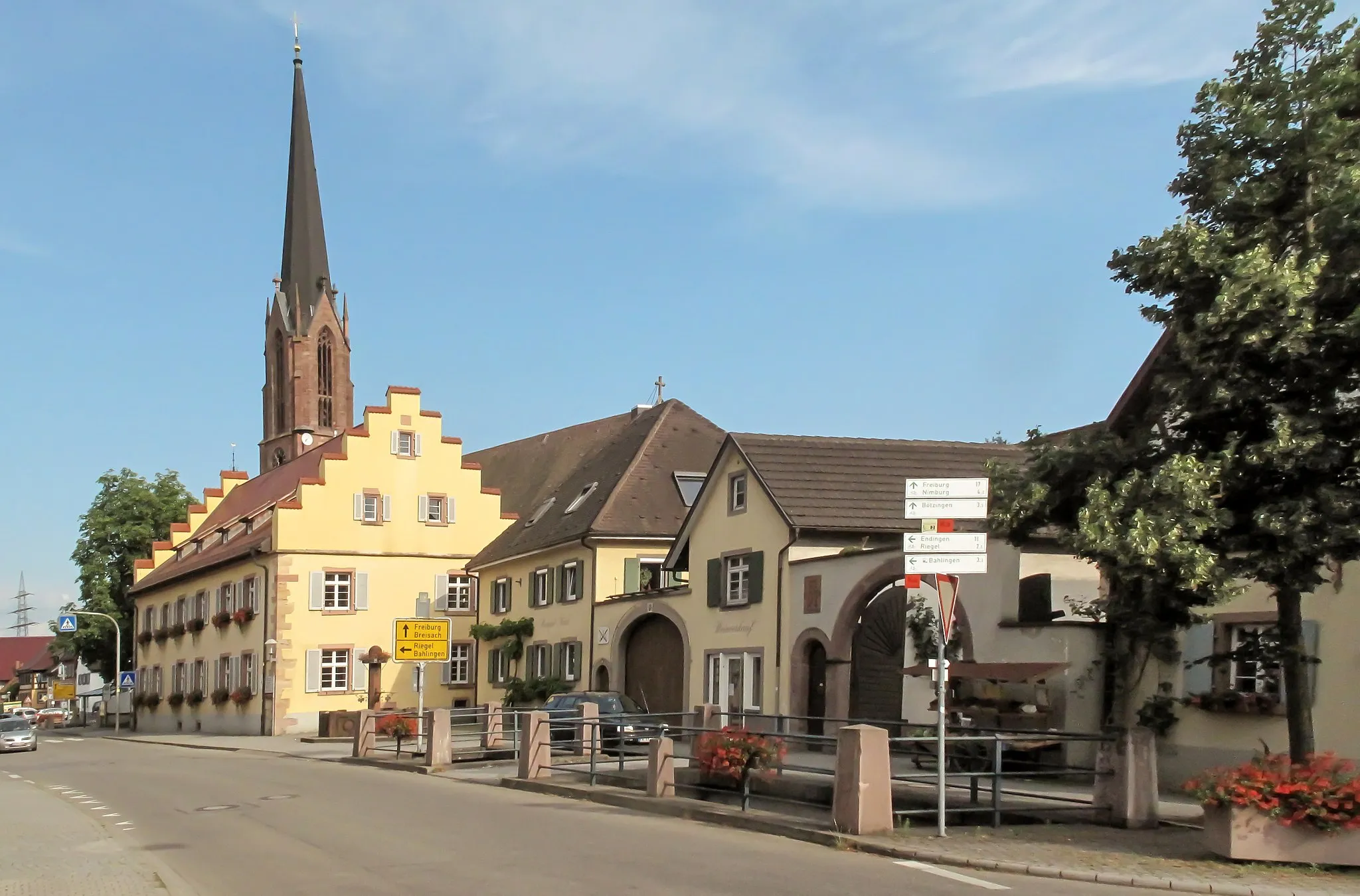 Photo showing: Eichstetten, reformed church in the street