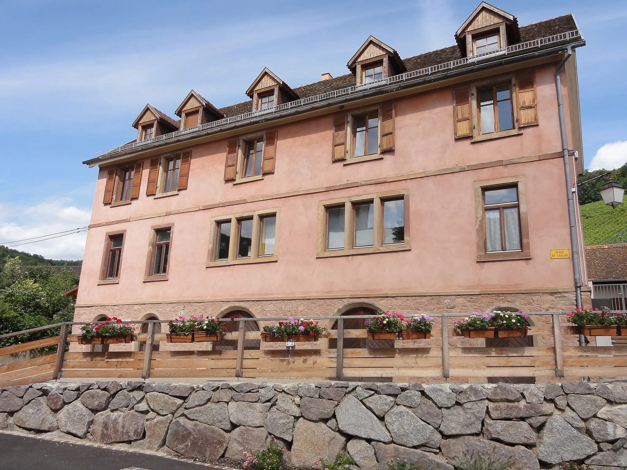 Photo showing: This building is indexed in the base Mérimée, a database of architectural heritage maintained by the French Ministry of Culture, under the reference IA00115433 .