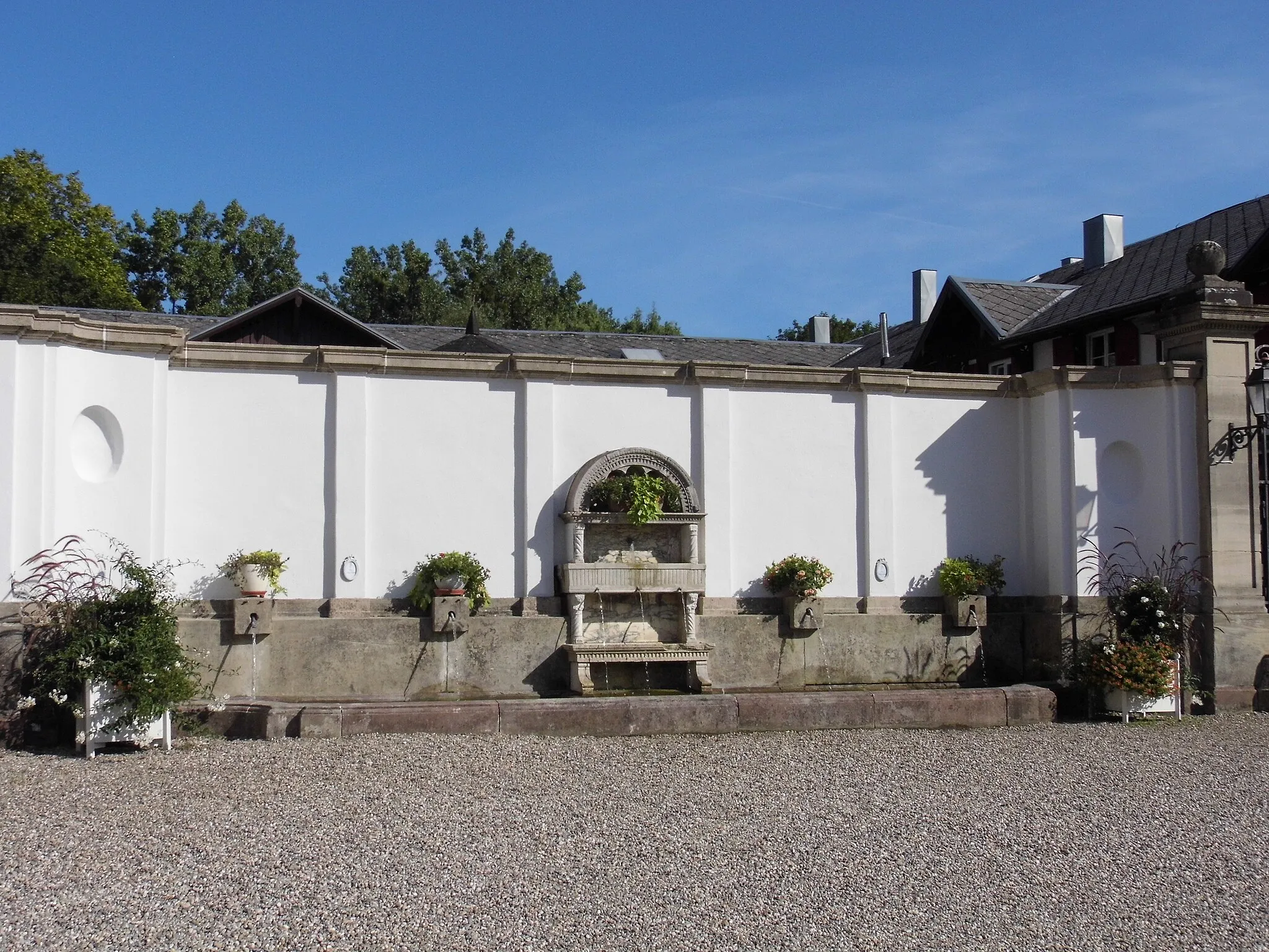 Photo showing: Château de Pourtales