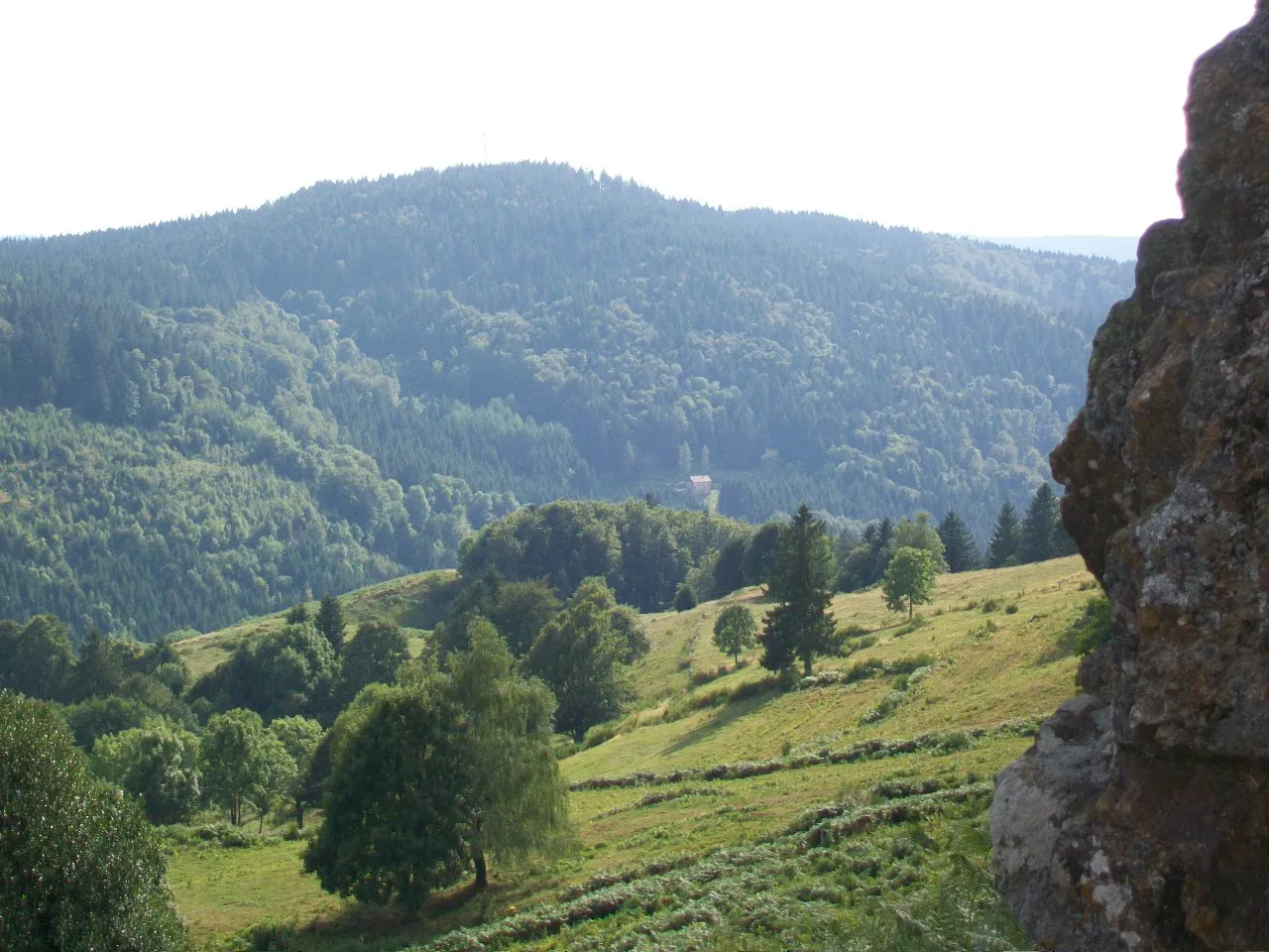 Photo showing: Le Haut du Roc vu depuis la Piquante Pierre
