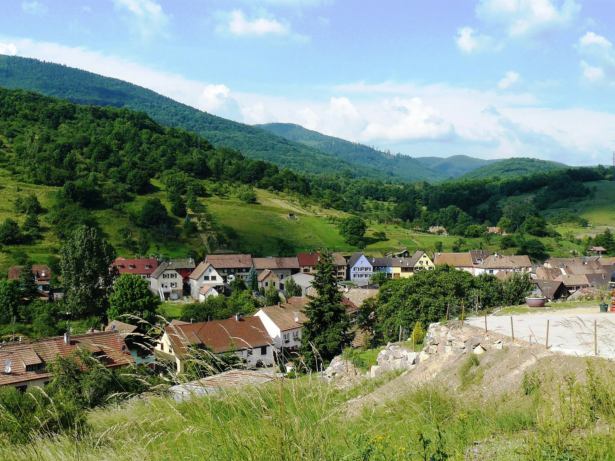 Photo showing: Une partie du village vue depuis les hauteurs de Maisonsgoutte