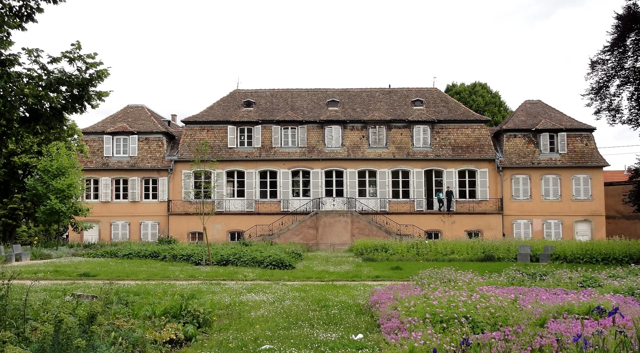 Photo showing: This building is inscrit au titre des monuments historiques de la France. It is indexed in the base Mérimée, a database of architectural heritage maintained by the French Ministry of Culture, under the references PA00084754 , IA67011043 and IA00023207 .