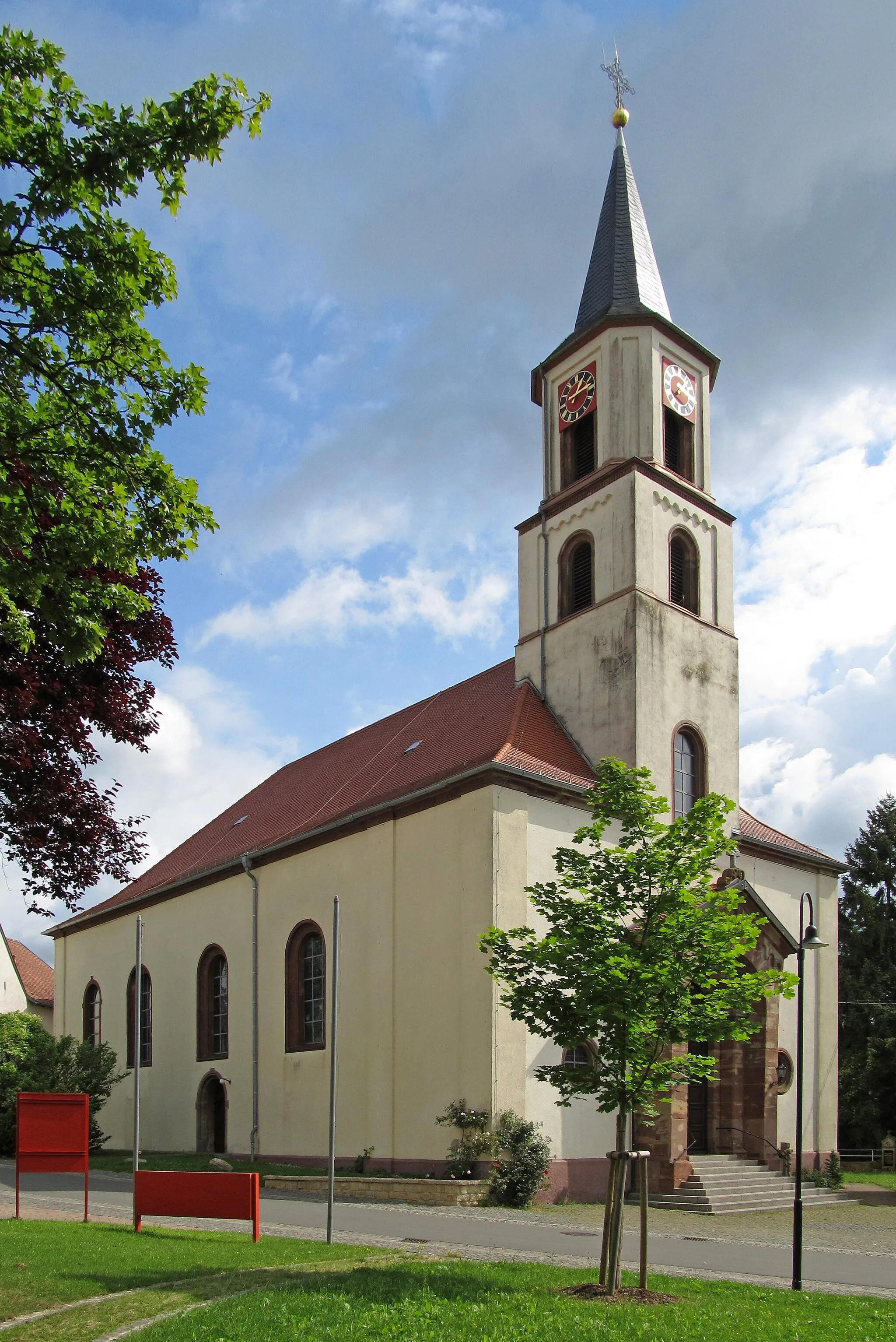 Photo showing: Die katholische Pfarrkirche St. Alban in Gersheim, Saarland