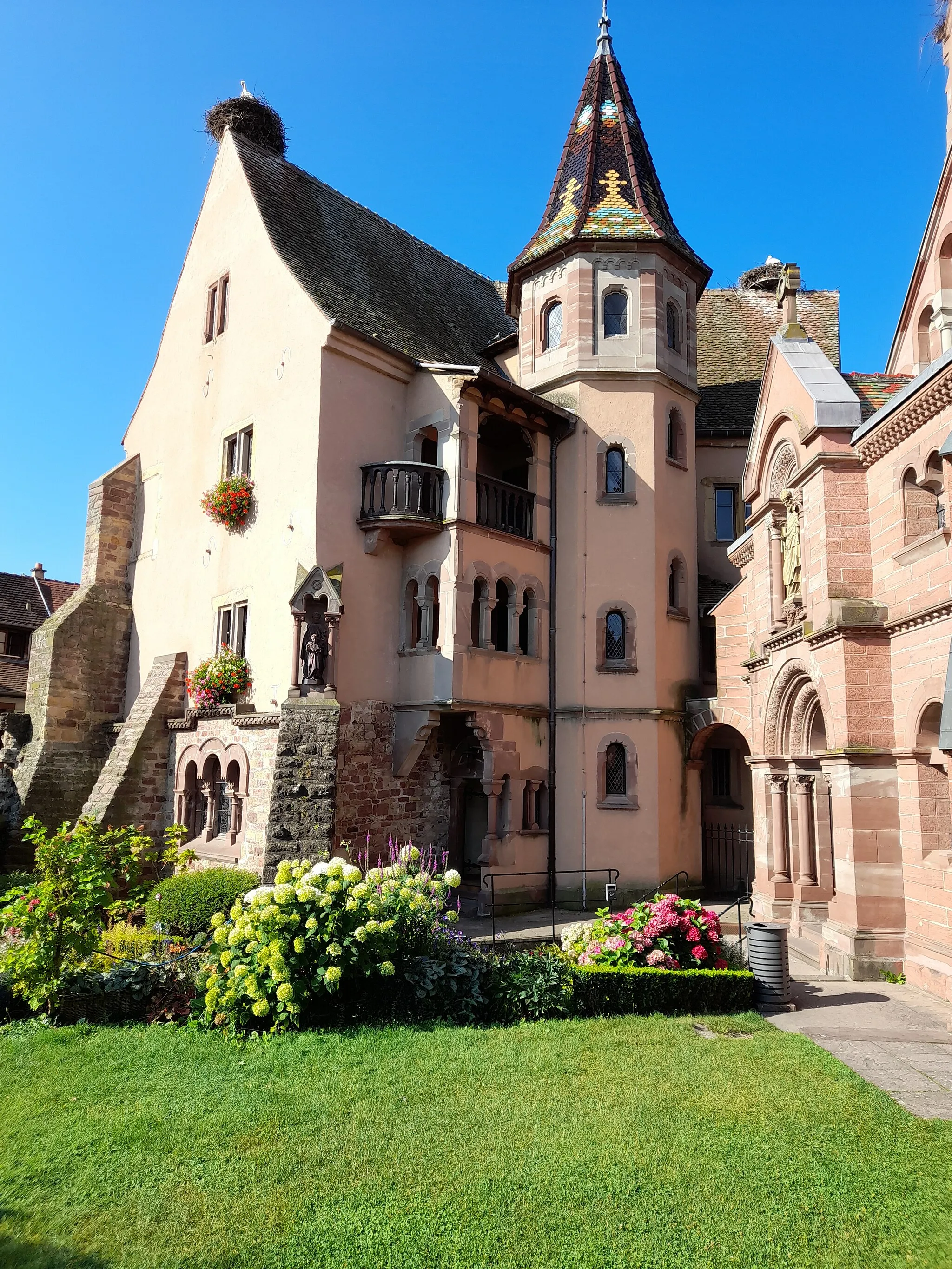 Photo showing: Château Saint-Léon d'Eguisheim, le logis, la tourelle d'escalier et le balcon