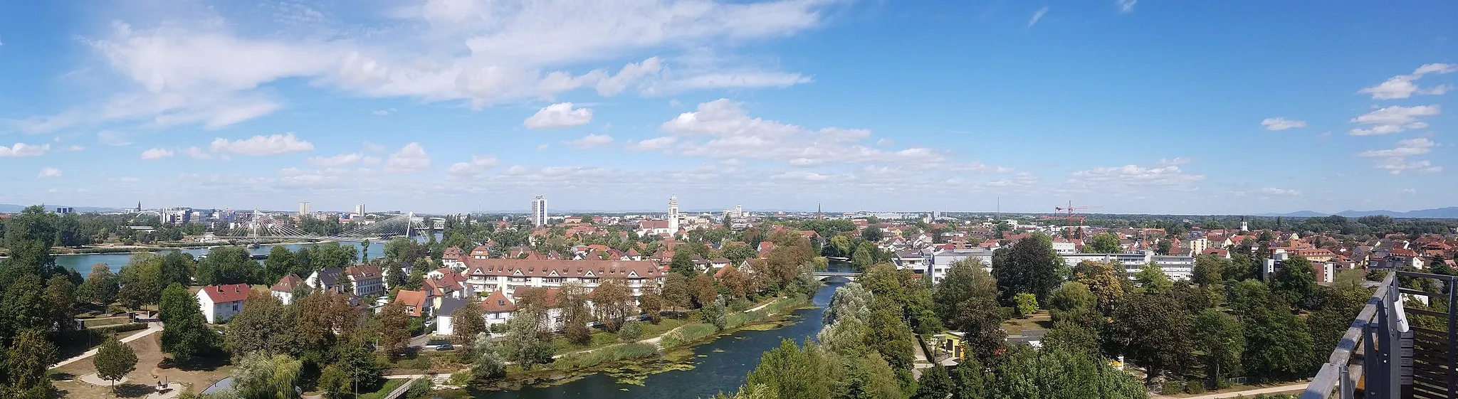 Photo showing: Panorama vom Weißtannenturm in Kehl mit Blick auf Straßburg und Kehl