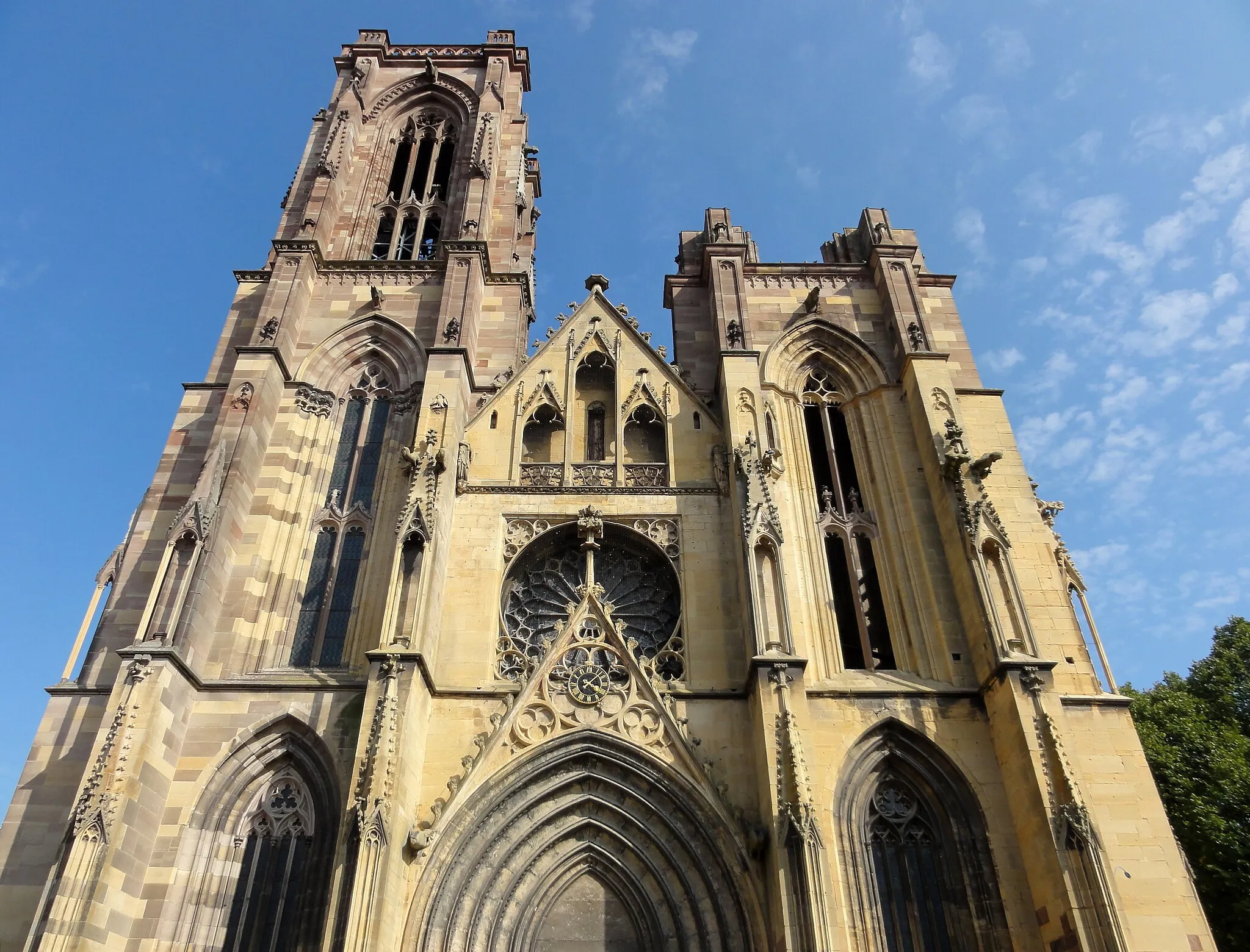 Photo showing: Alsace, Haut-Rhin, Église Notre-Dame de l'Assomption de Rouffach (PA00085638, IA68004432): Vue extérieure de la façade occidentale.