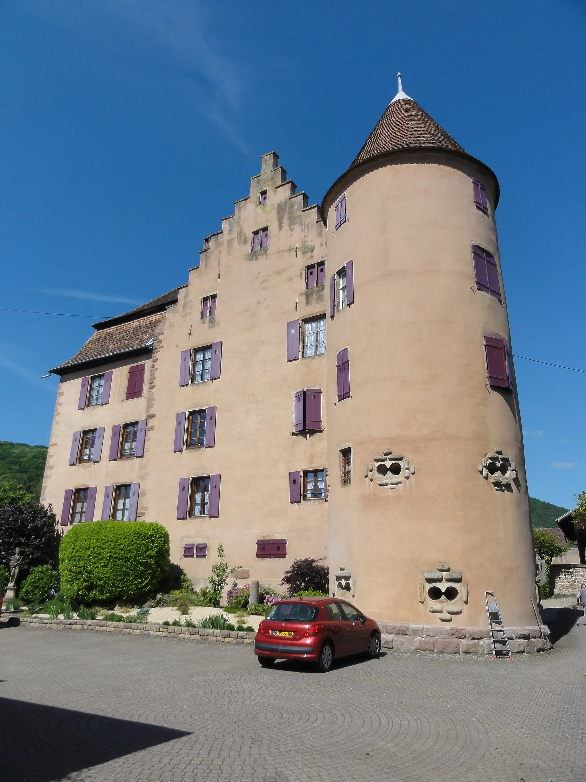 Photo showing: This building is inscrit au titre des monuments historiques de la France. It is indexed in the base Mérimée, a database of architectural heritage maintained by the French Ministry of Culture, under the references PA00085688 and IA68004361 .