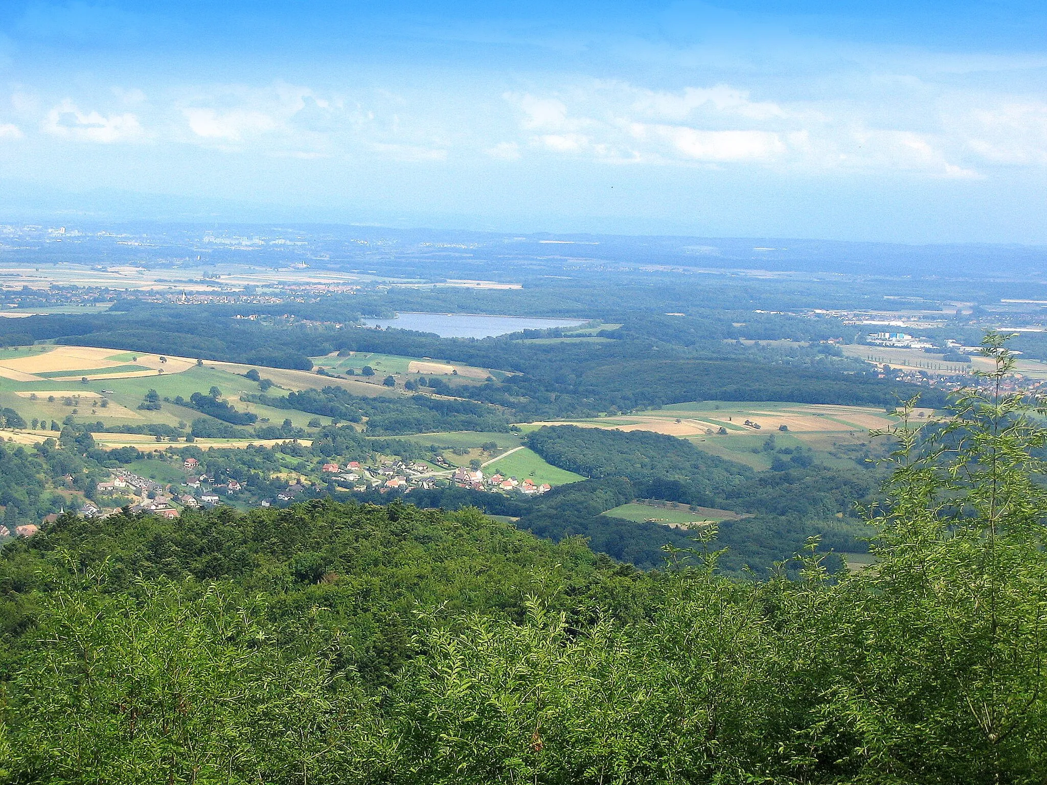 Photo showing: Le barrage de MICHELBACH (à partir du Point de vue du BUCHBERG-HAUT)