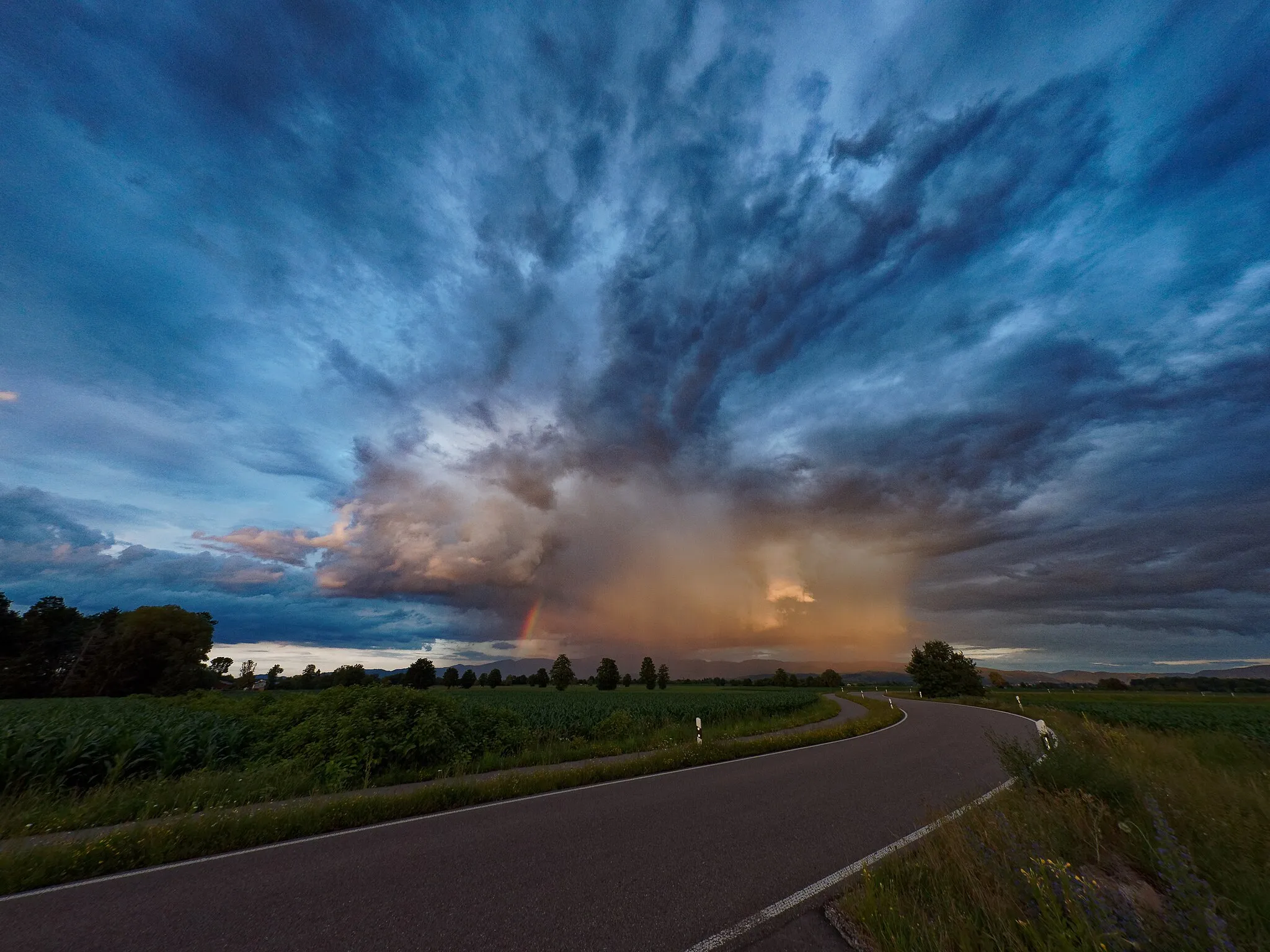 Photo showing: ...a storm comes up.