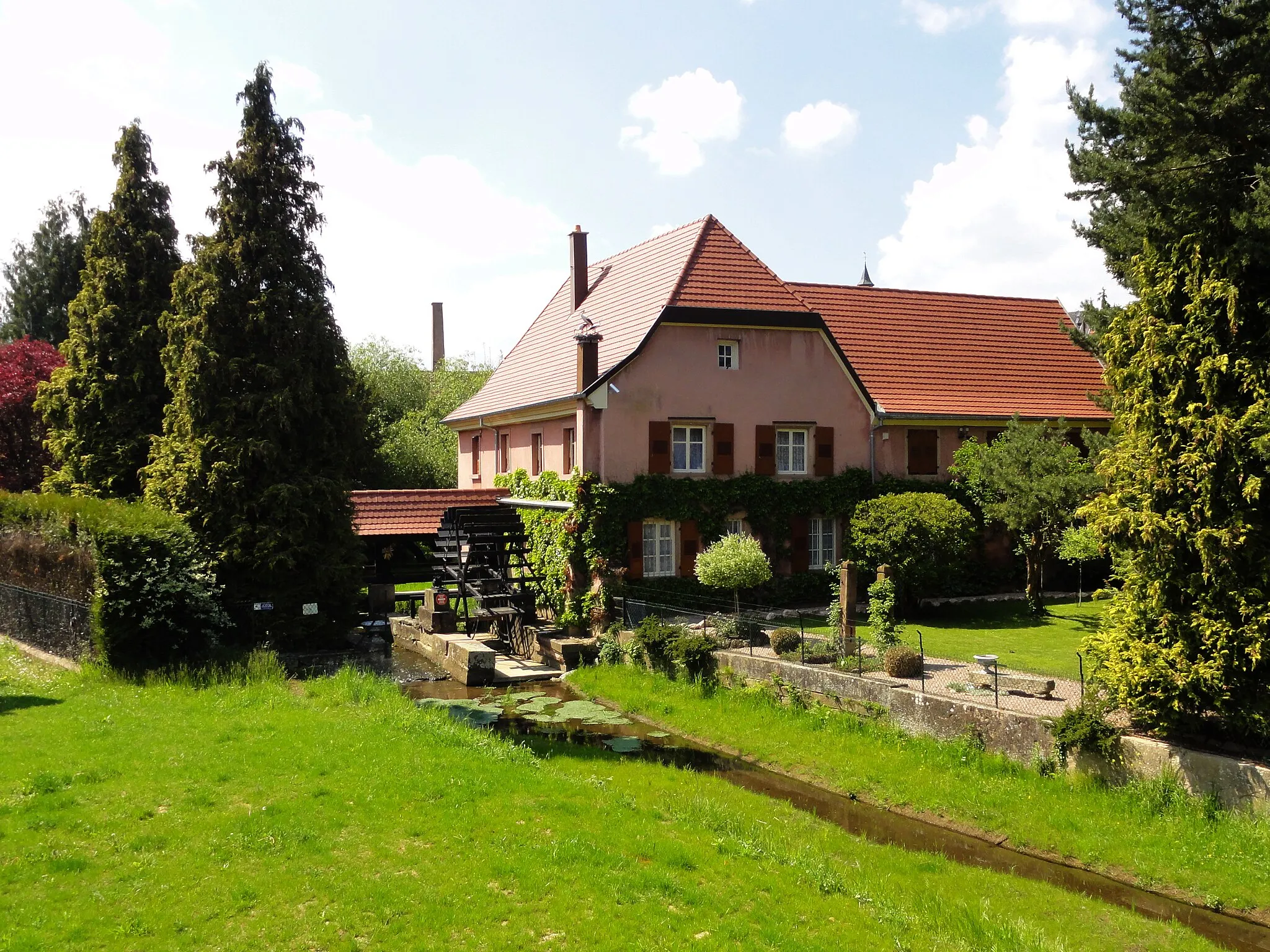 Photo showing: Alsace, Bas-Rhin, Wasselonne, Moulin sur la Mossig, vu à partir de la rue de la Poste.