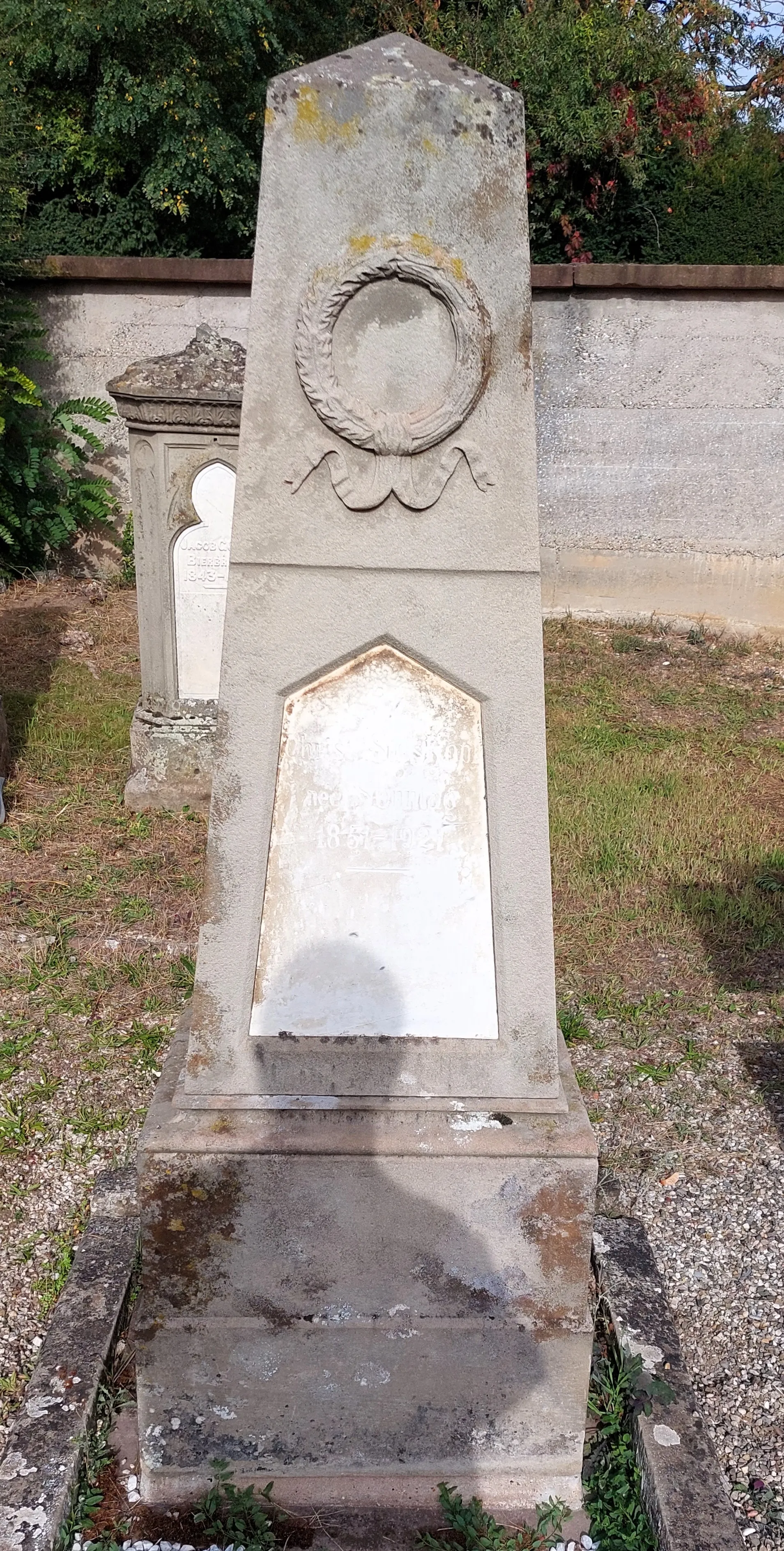 Photo showing: Pierre tombale du cimetière de Brumath