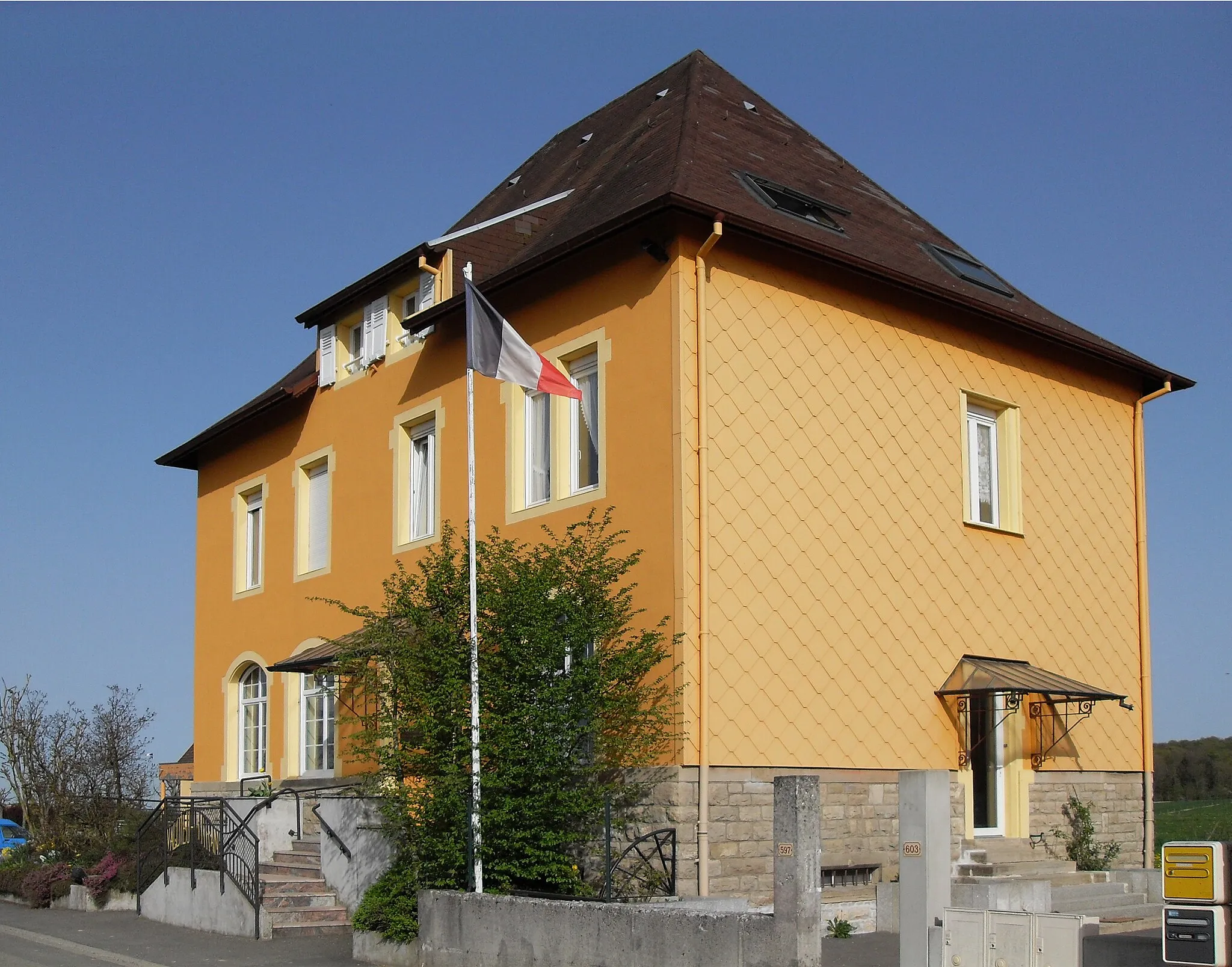 Photo showing: La mairie et le foyer communal de Valdieu-Lutran