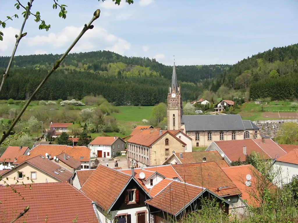 Photo showing: Wisembach

Commune des Vosges
Le Centre
Photographie personnelle, prise le 3 mai 2006
Copyright © Christian Amet