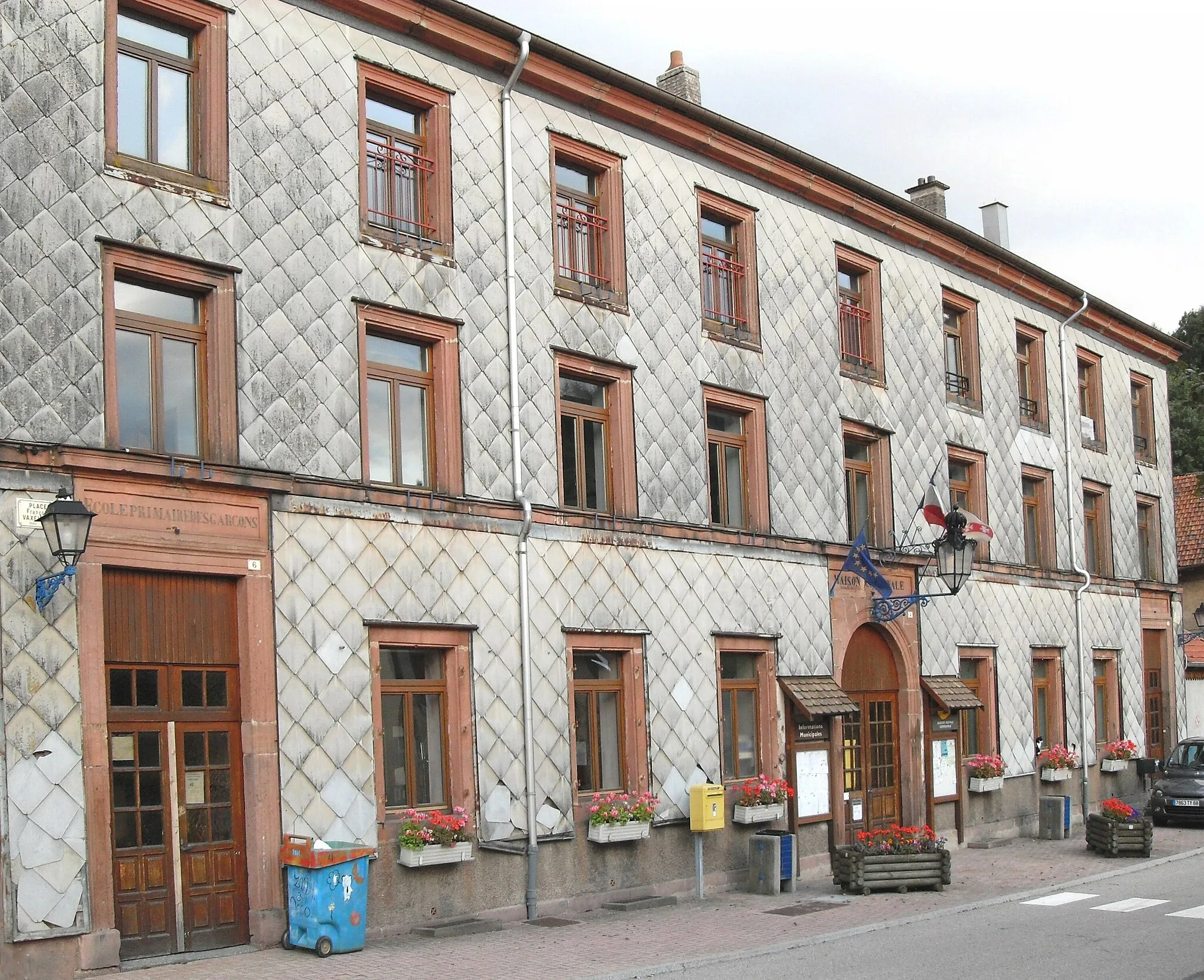 Photo showing: La mairie-école de Wisembach