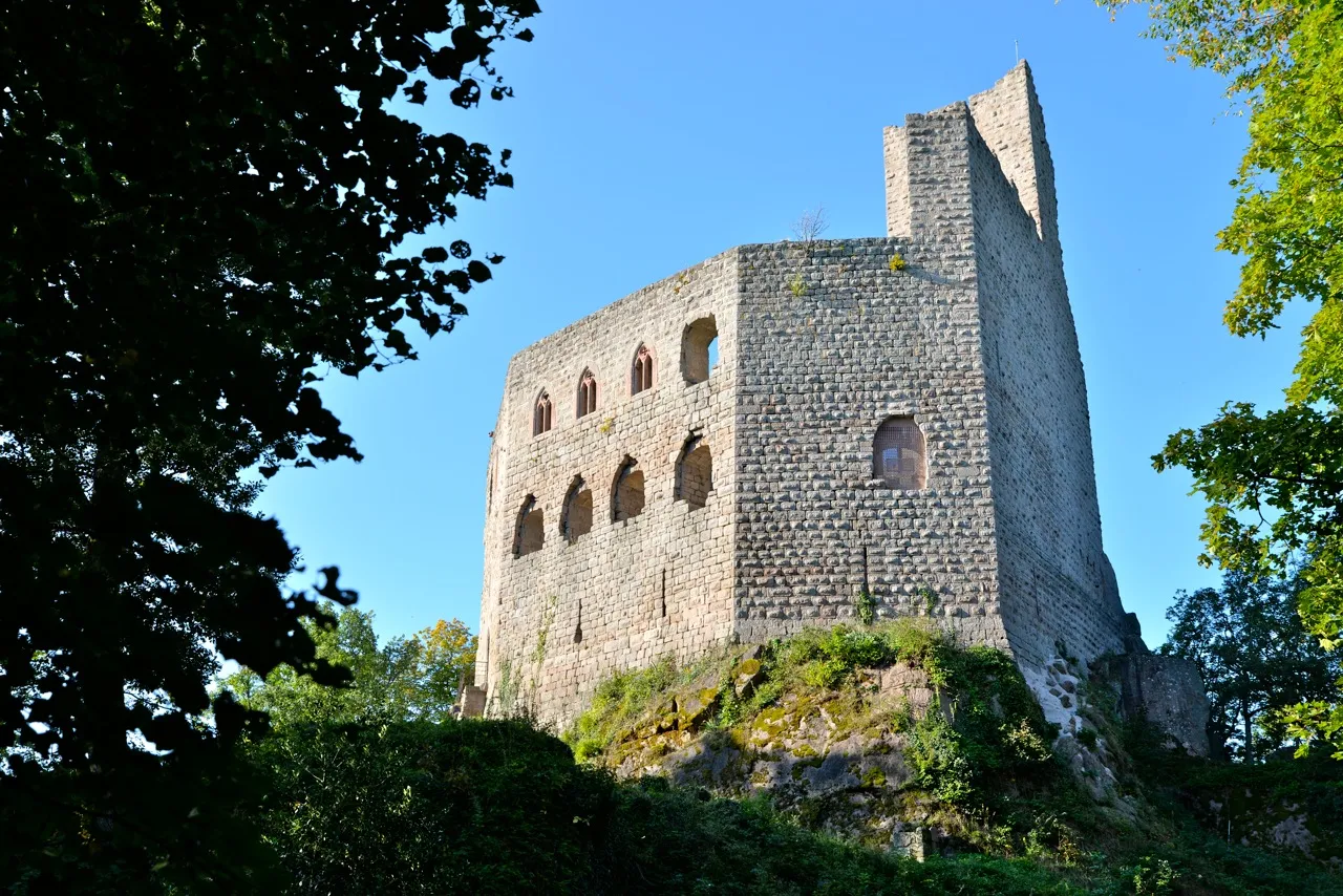 Photo showing: This building is indexed in the base Mérimée, a database of architectural heritage maintained by the French Ministry of Culture, under the reference PA00084586 .